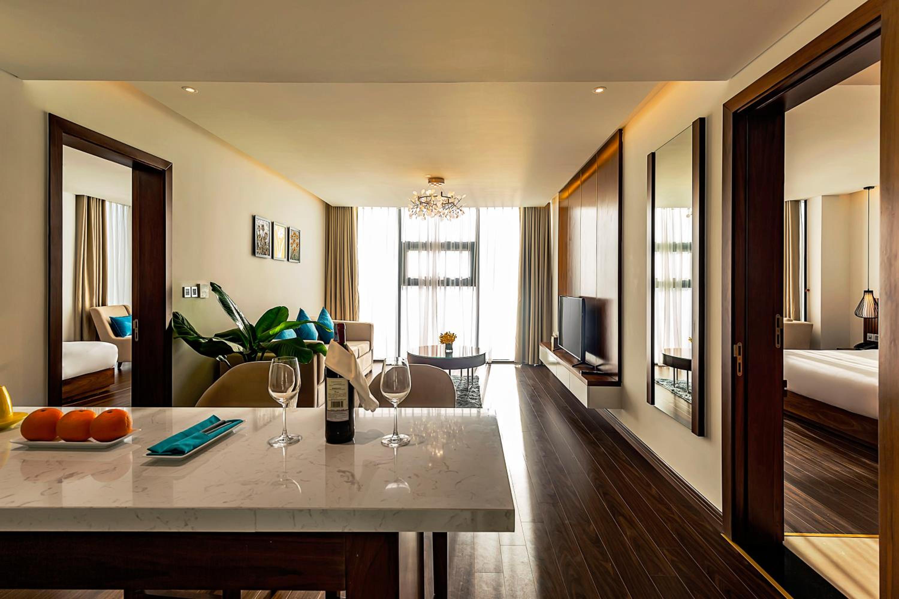 Two Bedroom Apartment with Ocean Front - Photo 5