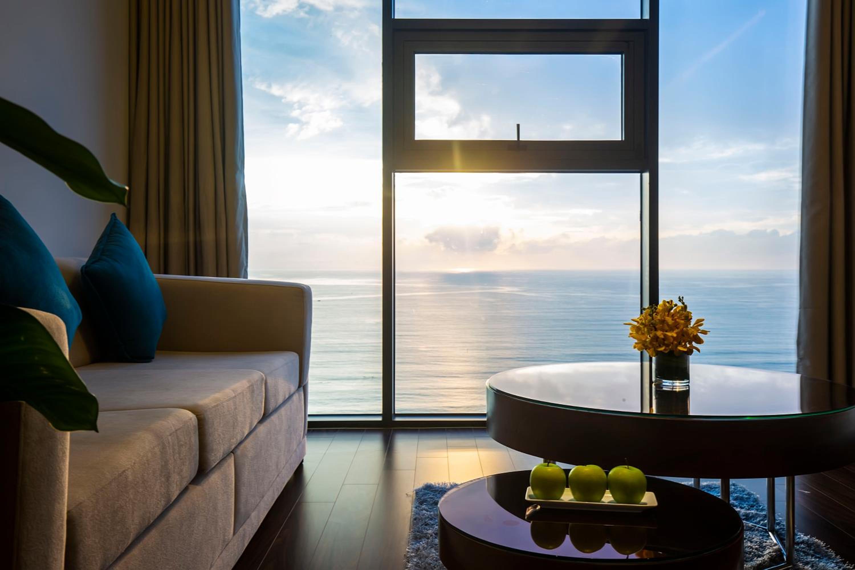 Two Bedroom Apartment with Ocean Front - Photo 8