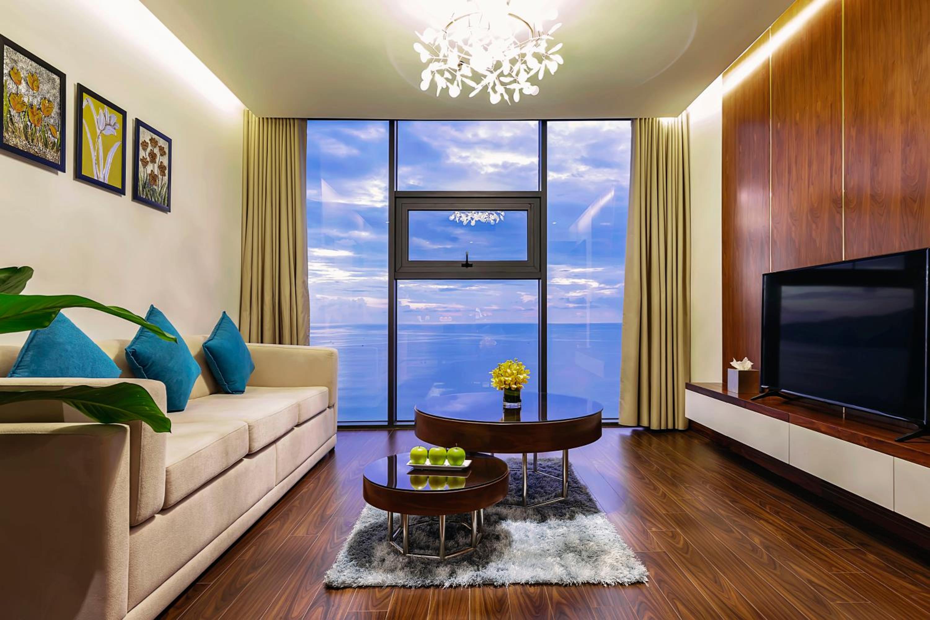 Two Bedroom Apartment with Ocean Front - Photo 4