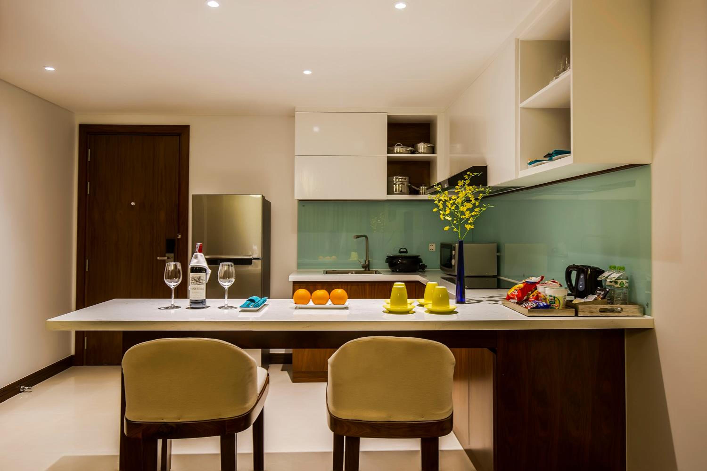 Two Bedroom Apartment with Ocean Front - Photo 9