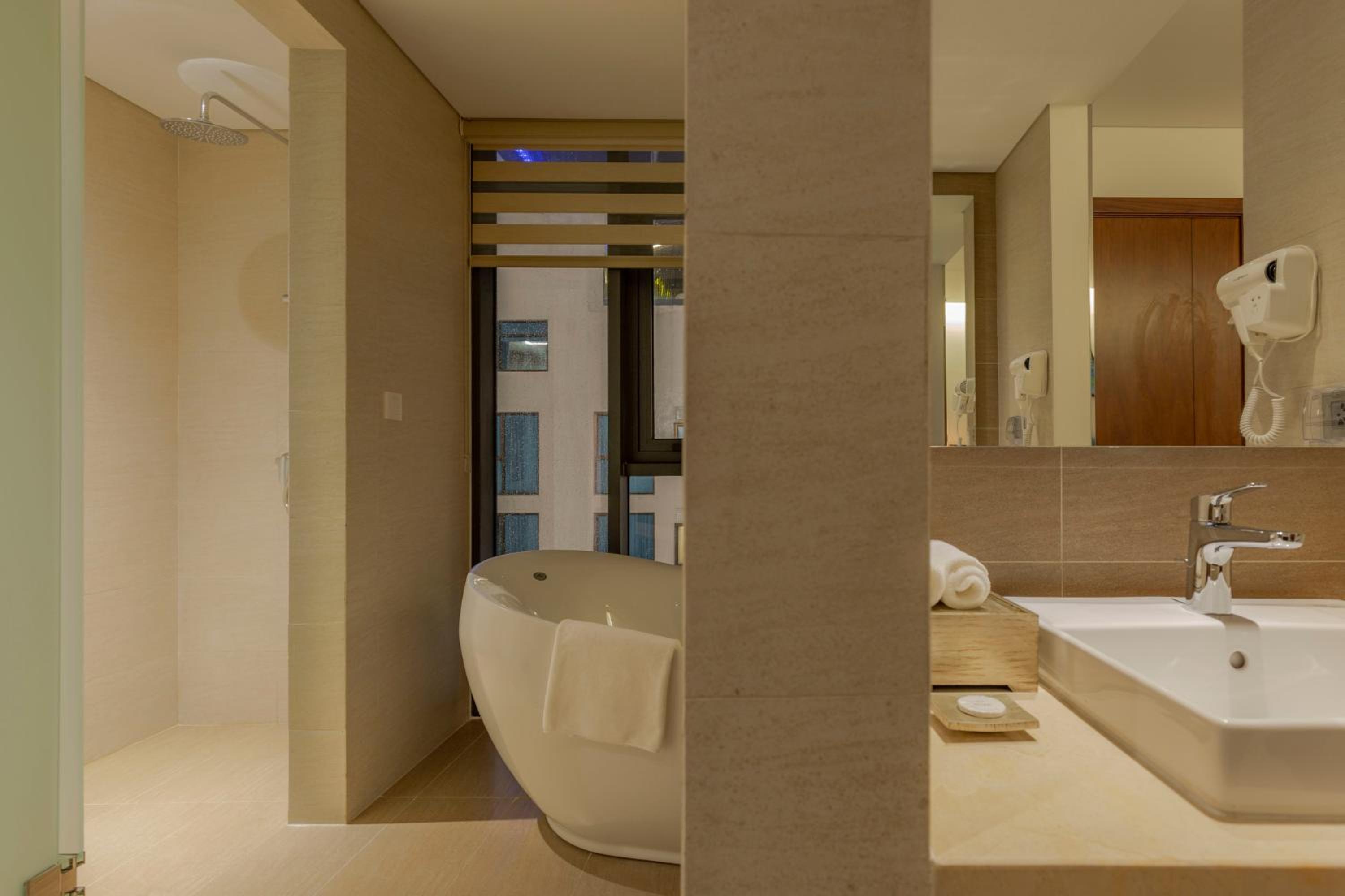 Two Bedroom Apartment with Ocean Front - Photo 6