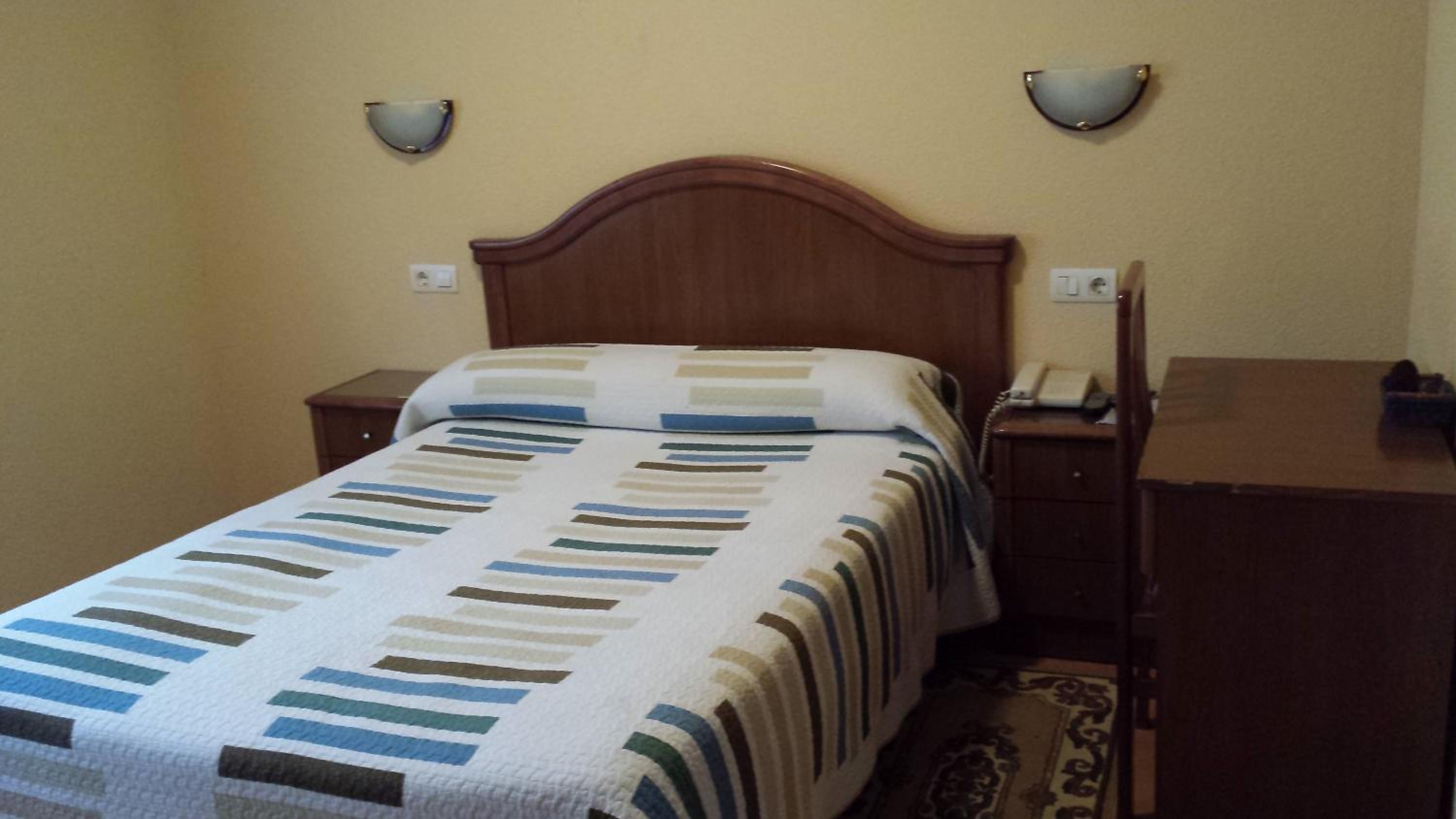 Standard Double Room - Photo 2