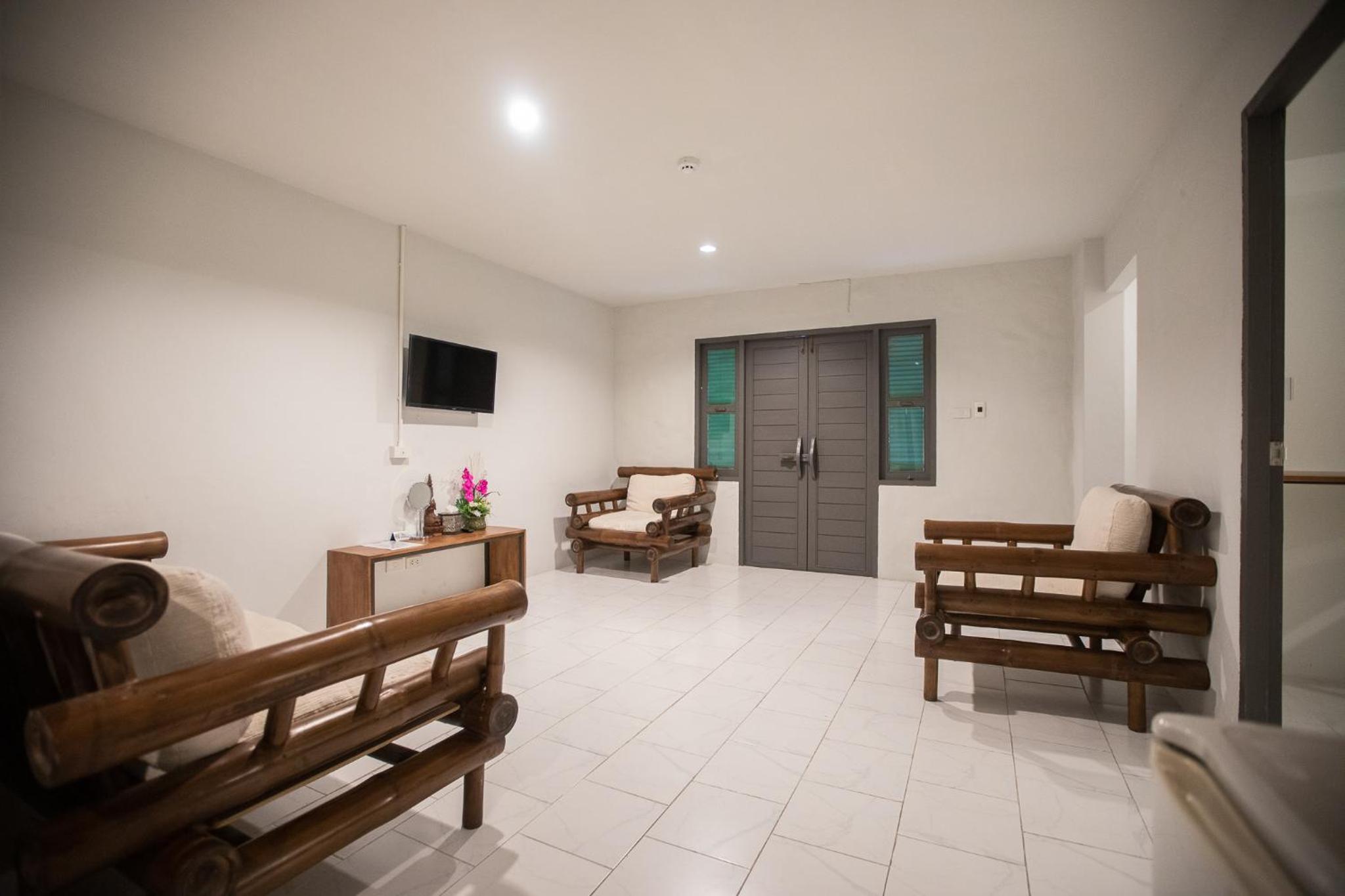 Family Room - Photo 12
