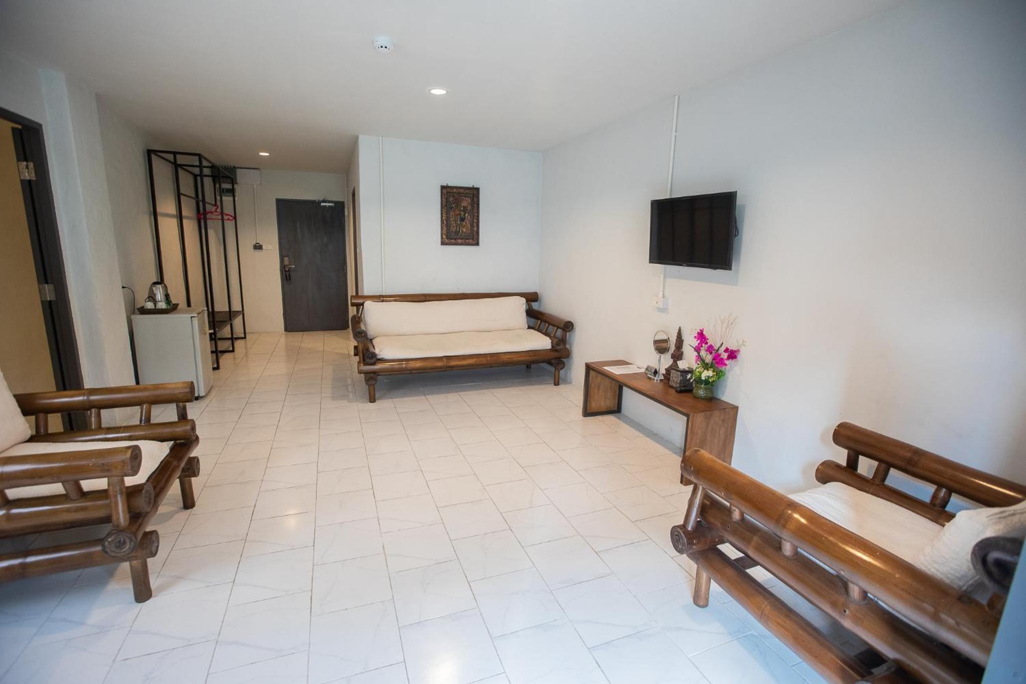 Family Room - Photo 13