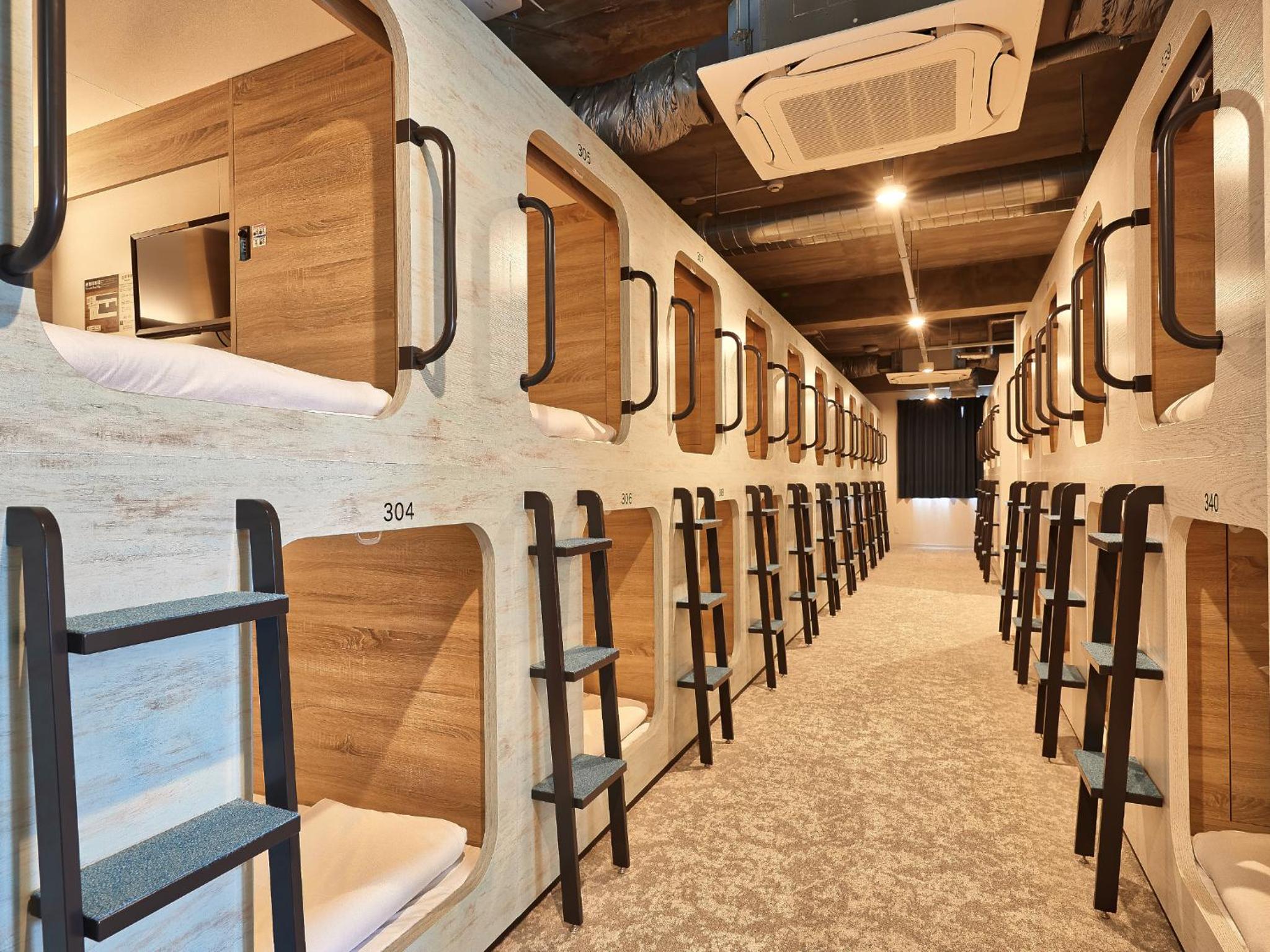 Capsule Room For Women Check-In From 22:00 (Upper/Lower Unselectable)