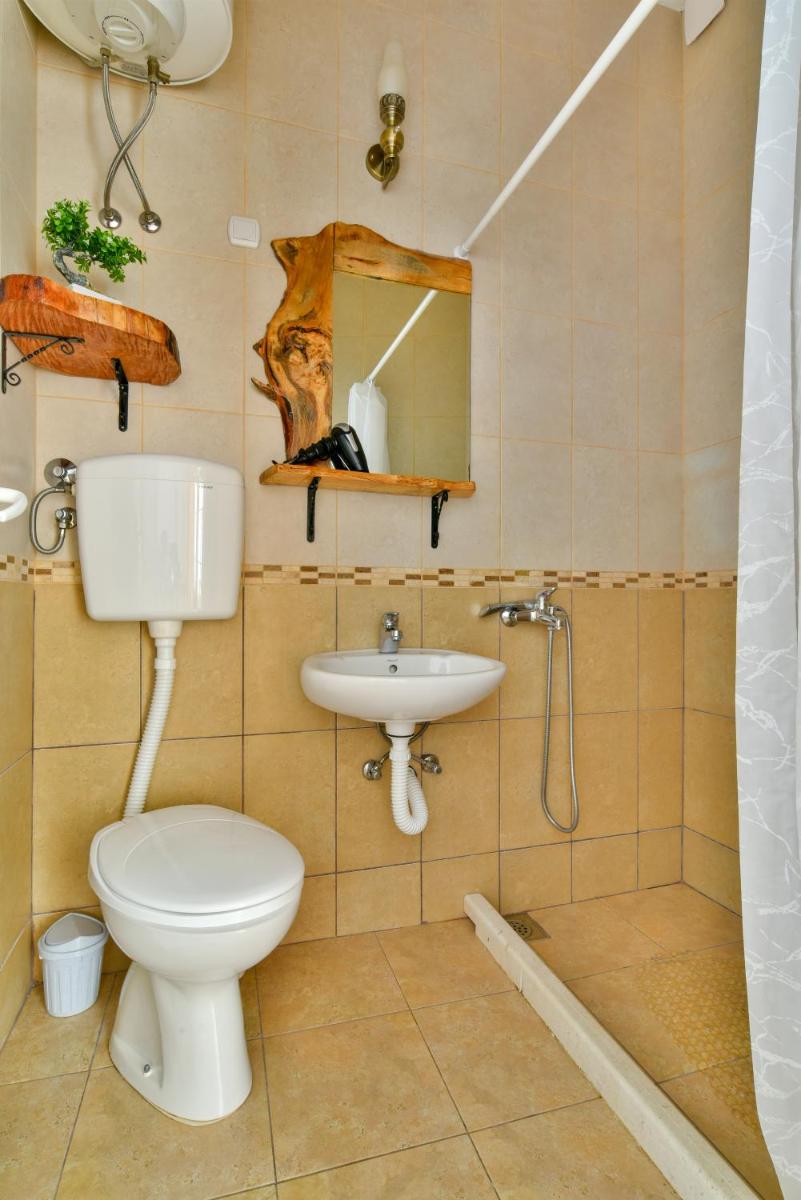 One-Bedroom Apartment with Sea View - Photo 11