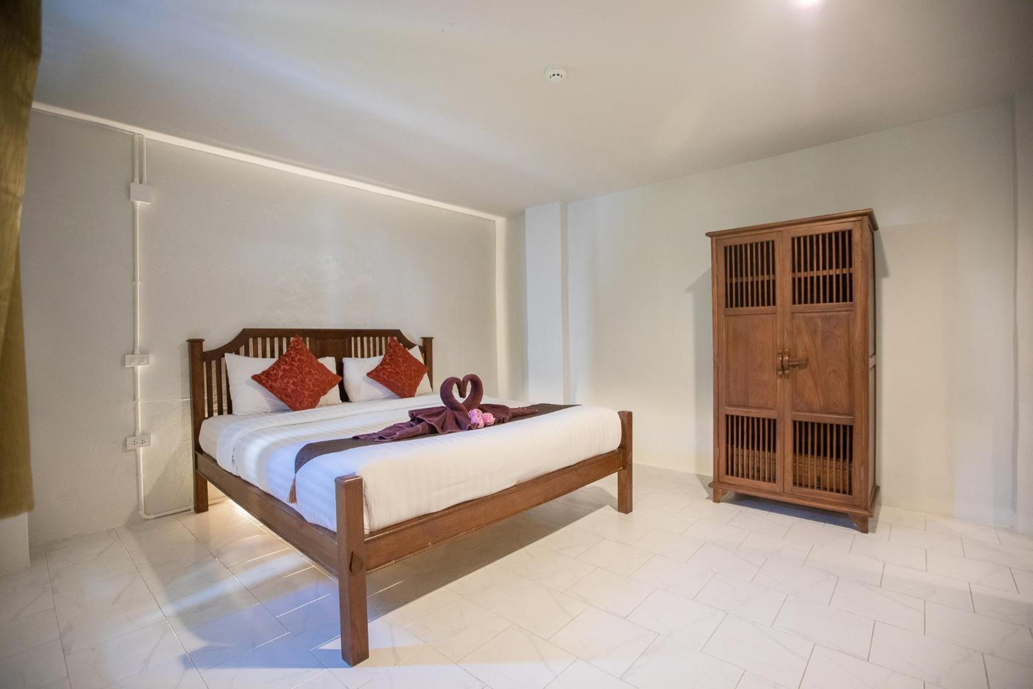Family Room - Photo 17