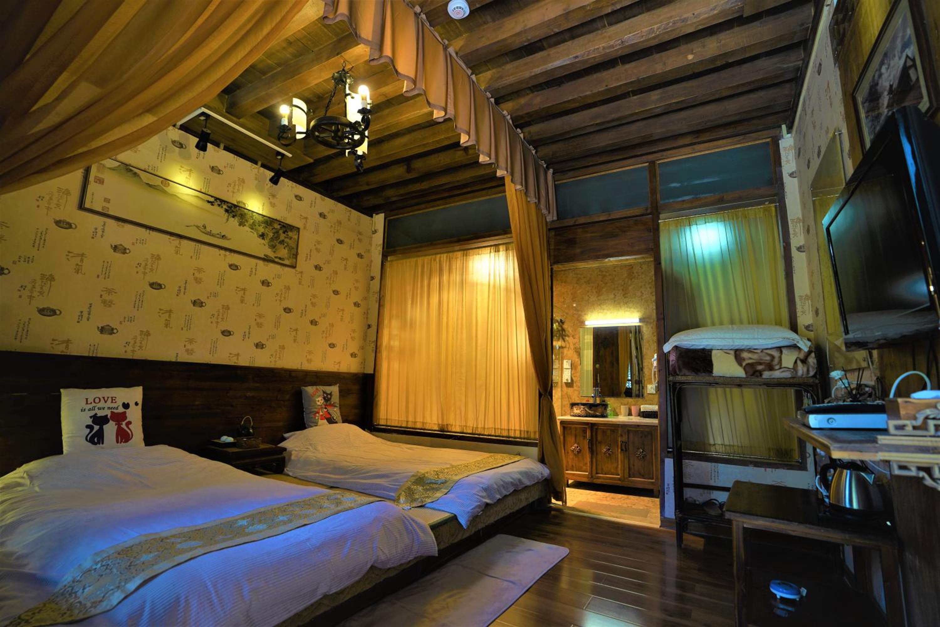 Twin Room With Private Bathroom photo 3