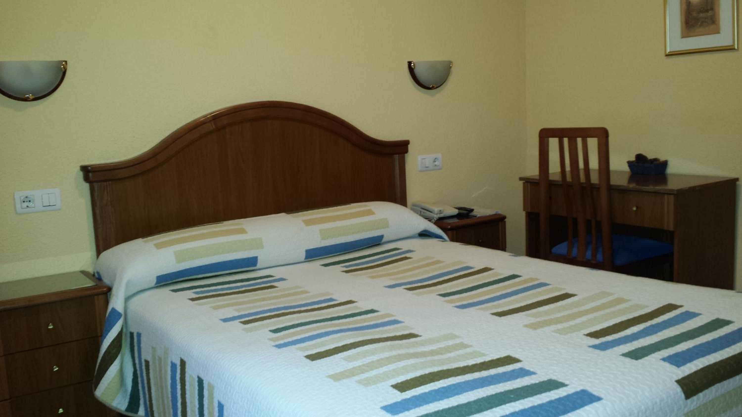 Standard Double Room - Photo 4