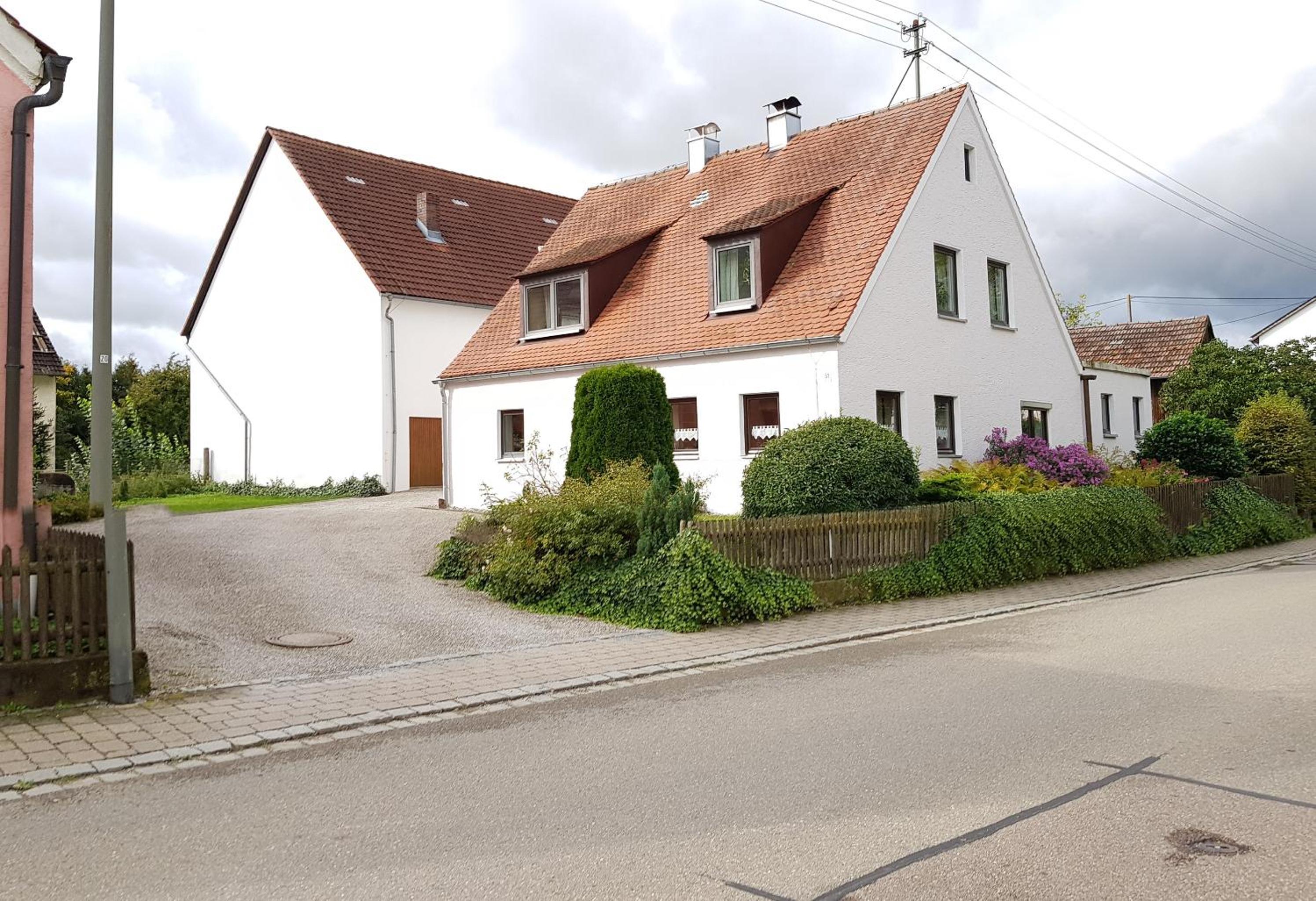 Three-Bedroom House photo 3