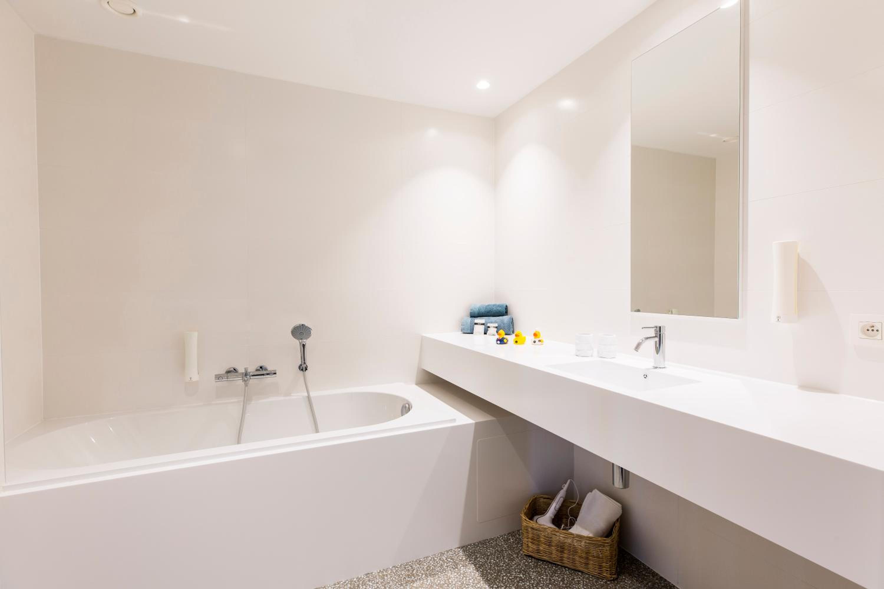 Deluxe Double Room with Bath photo 2