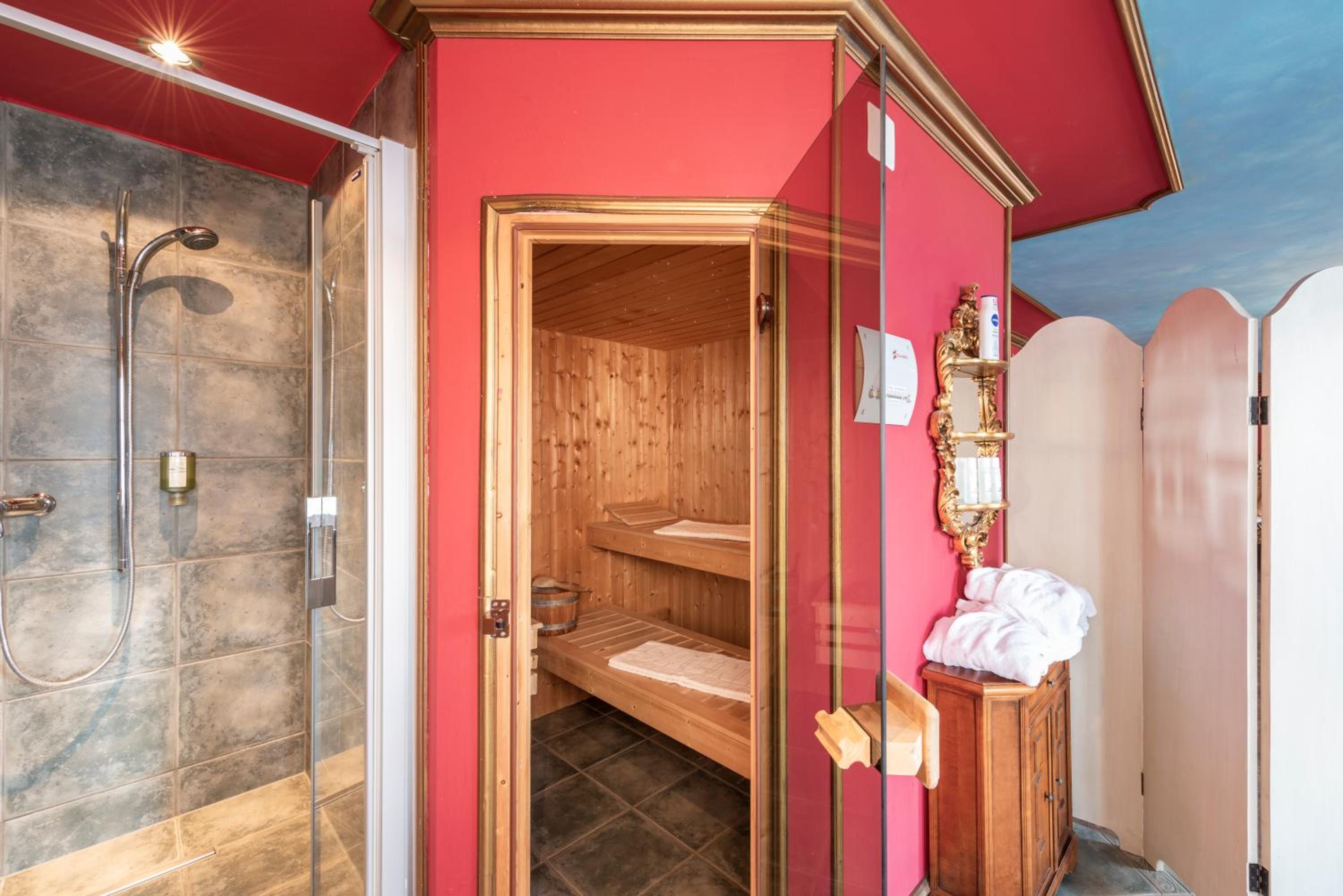 Château d'amour Suite with Spa Bath - Photo 10