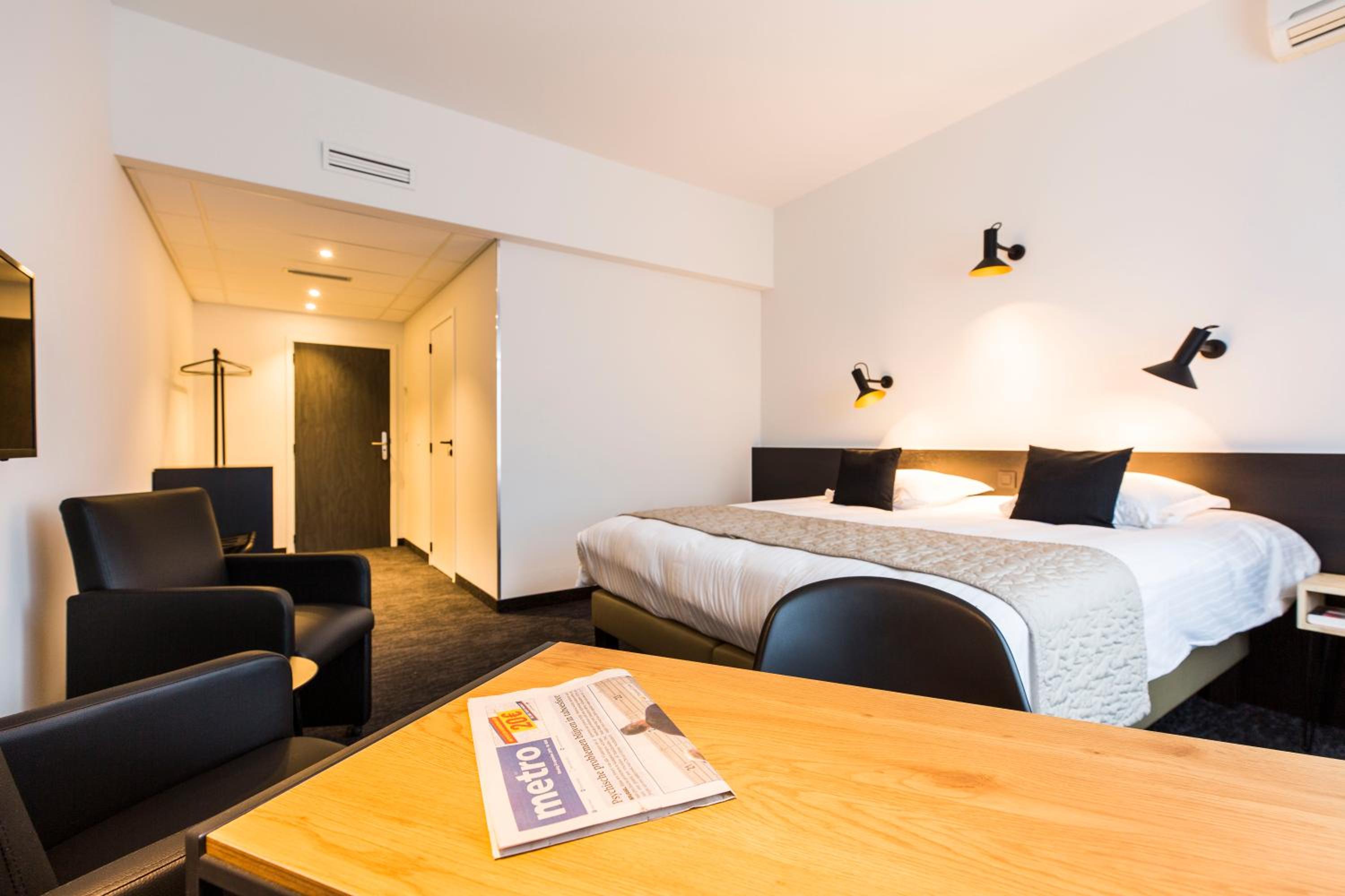 Deluxe King Room photo 1