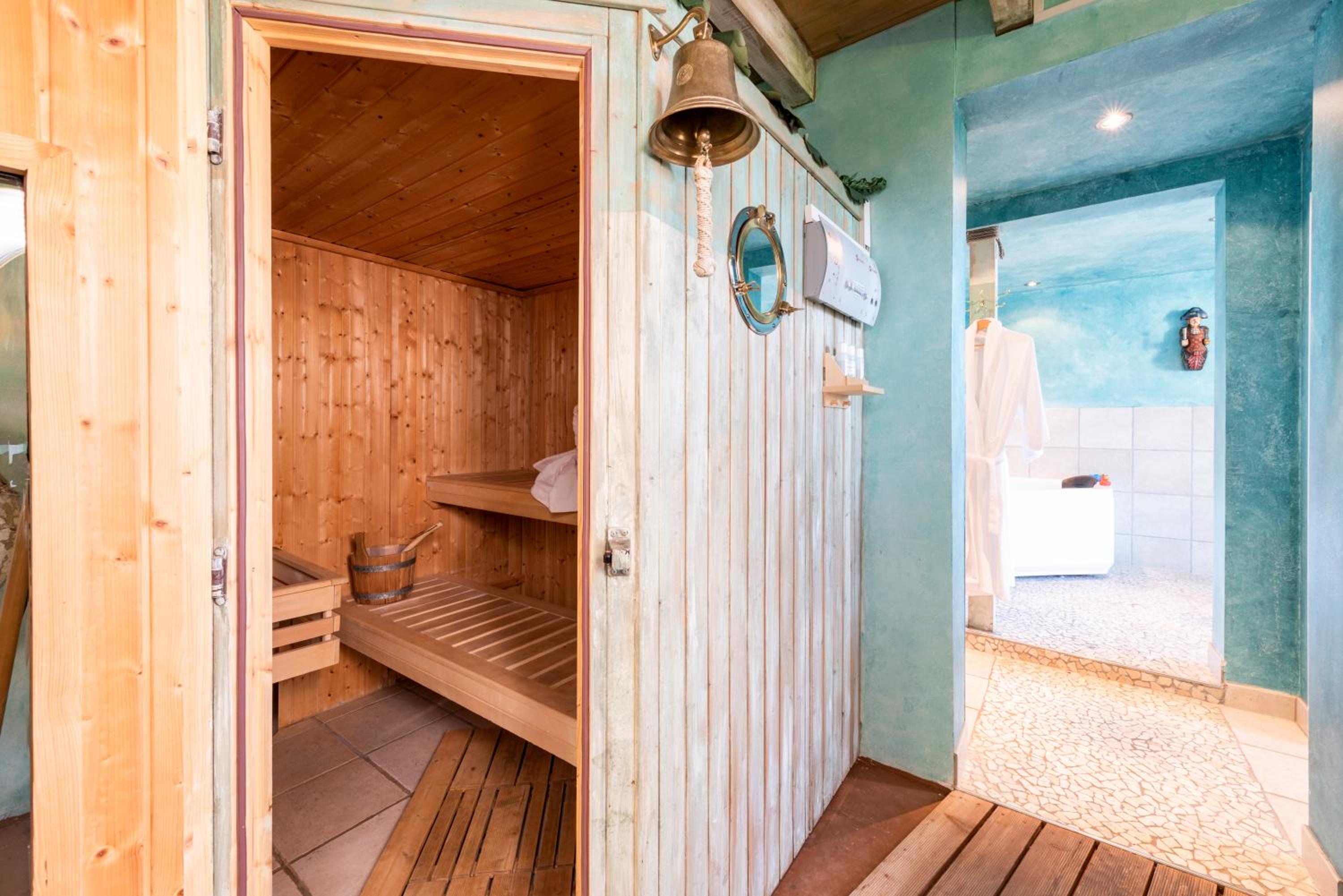 Bounty Beach Suite with Spa Bath - Photo 6