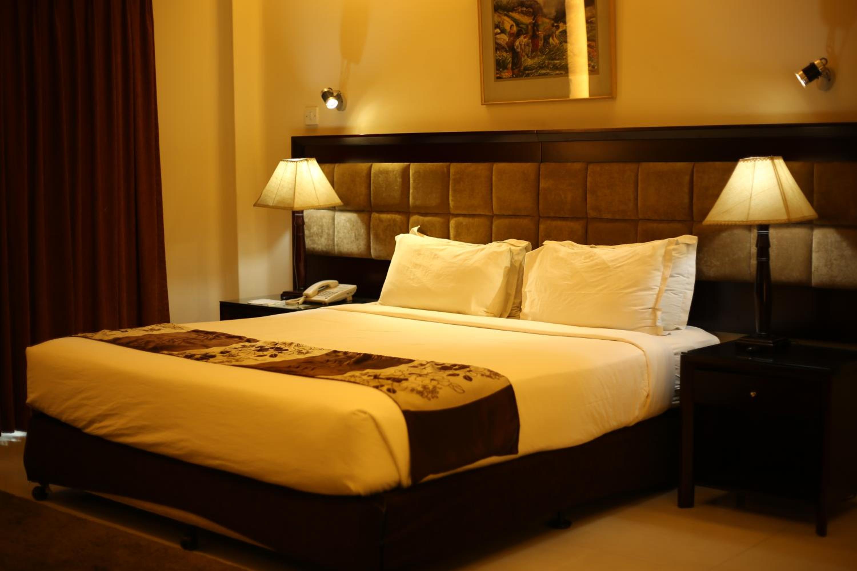 Executive Suite - Photo 1