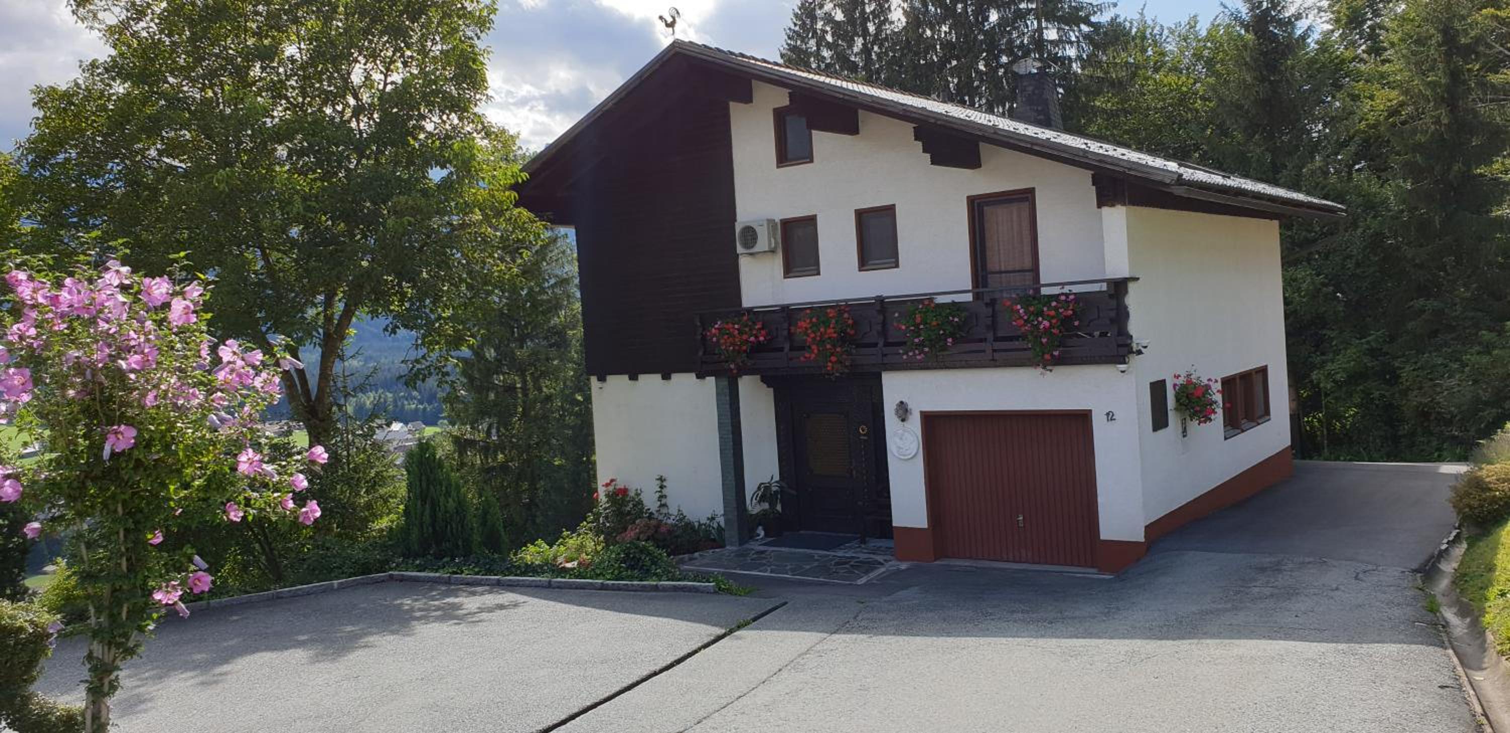 Four-Bedroom House photo 2