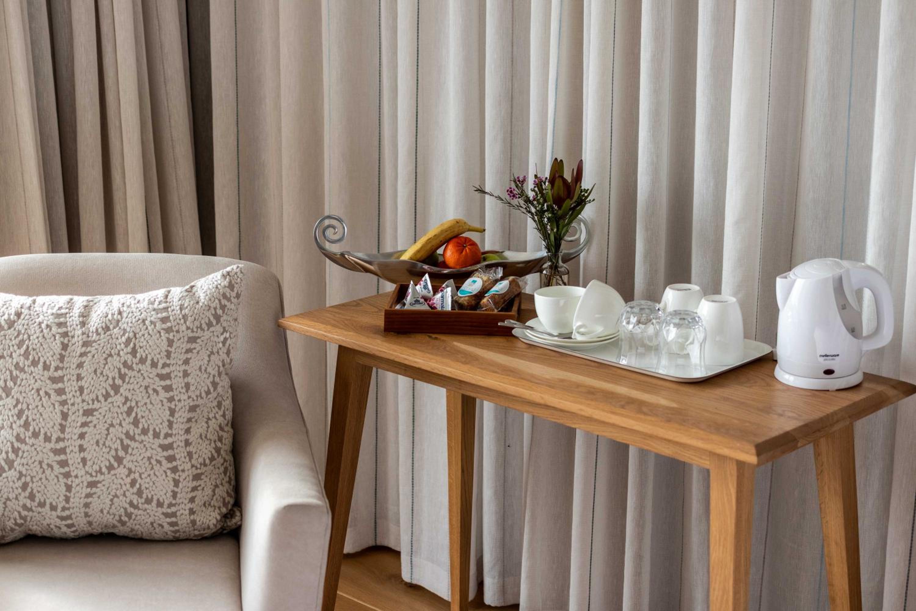 Deluxe King Suite photo 3