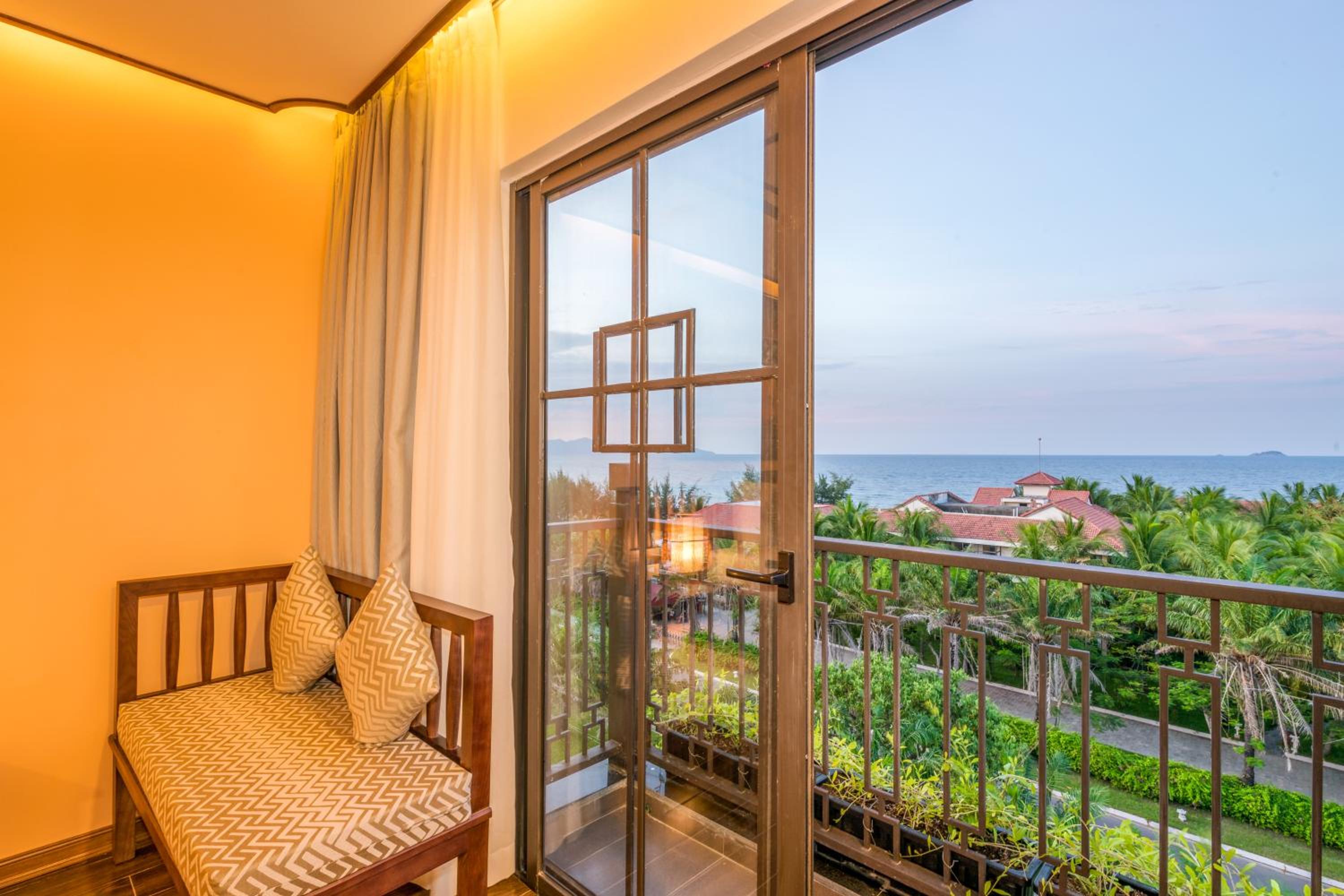 Deluxe Double Room with Partial Ocean View - Photo 5