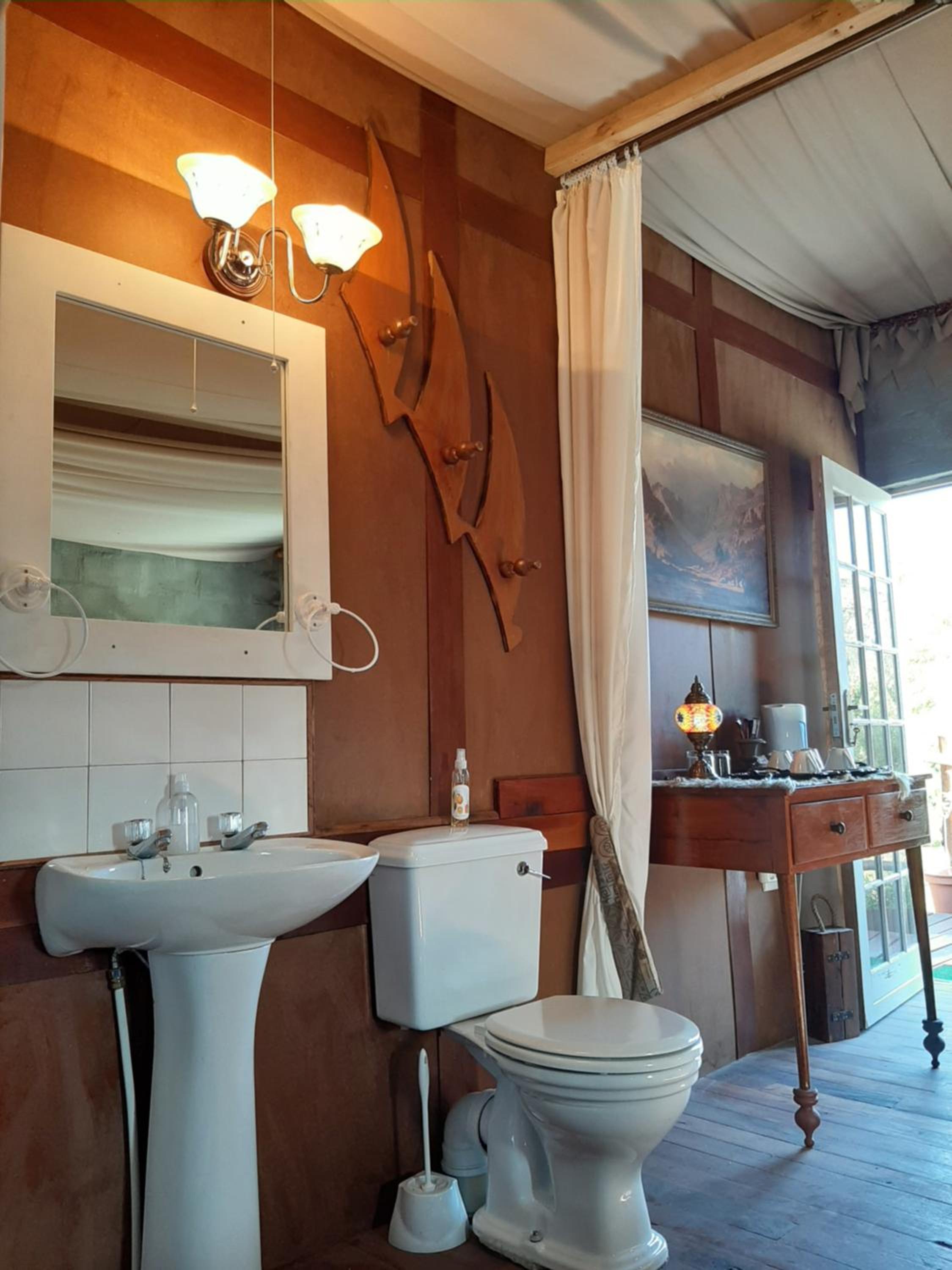 Deluxe Double or Twin Room with Balcony - Photo 18