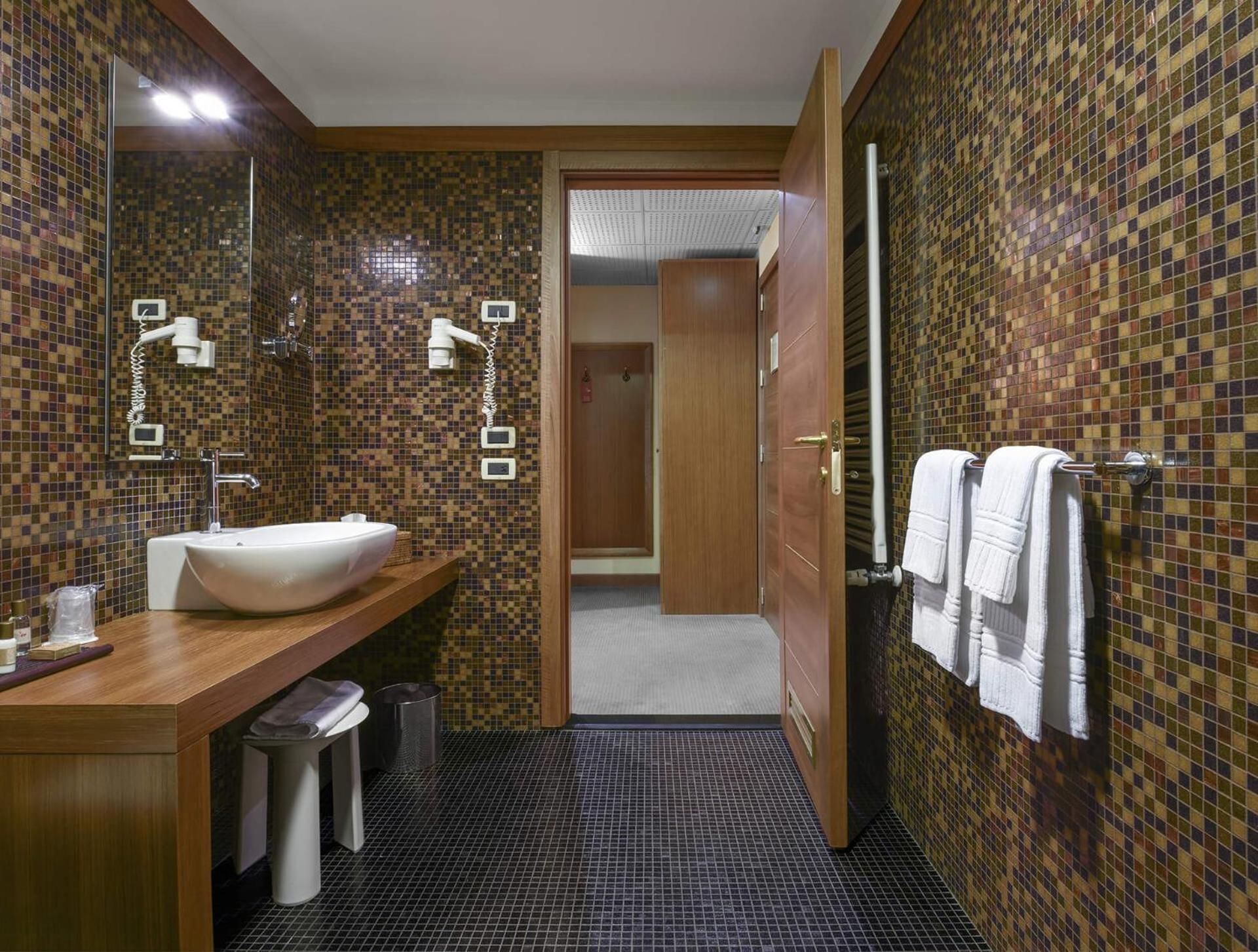 Standard Double or Twin Room - Photo 2