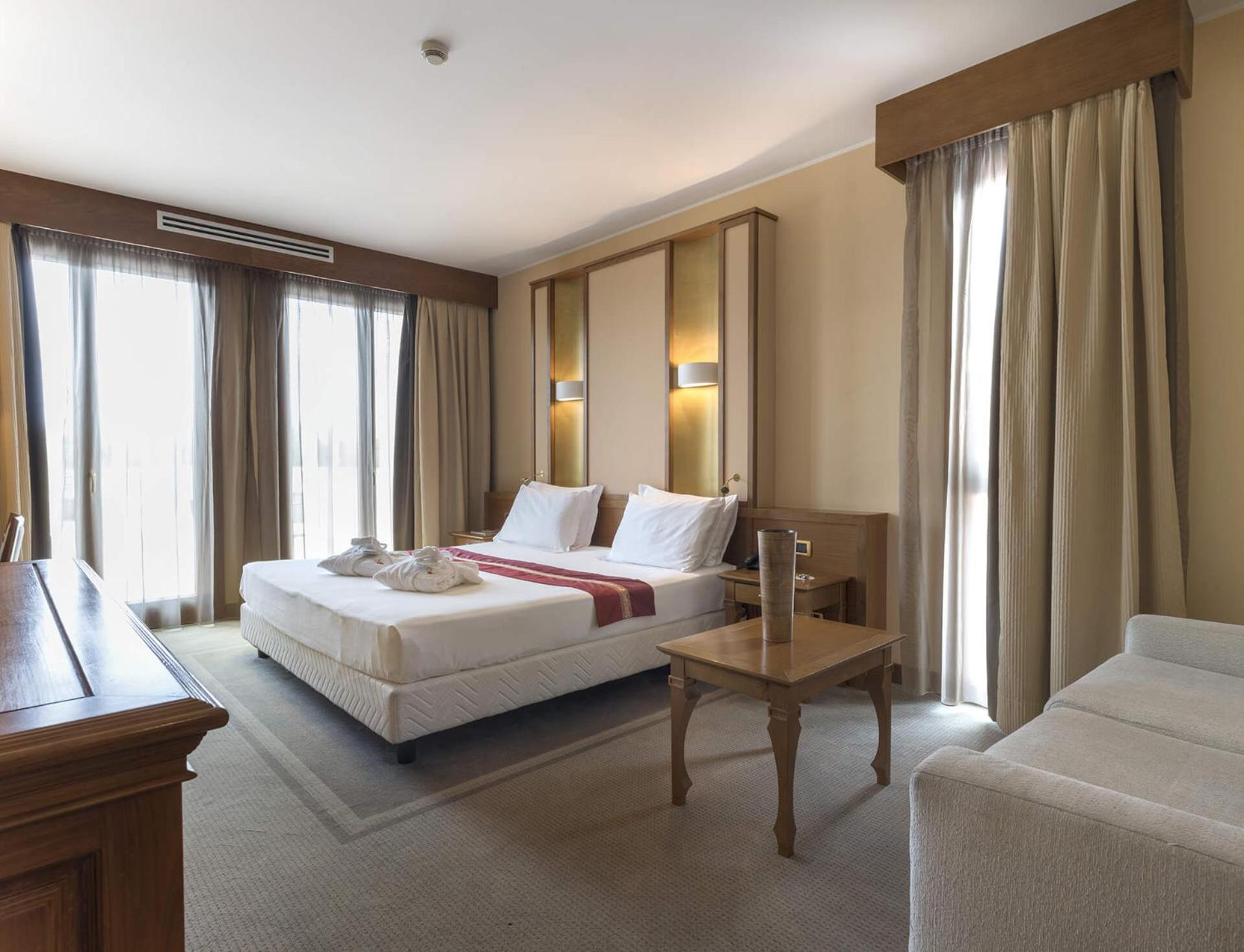 Superior Double or Twin Room - Photo 3