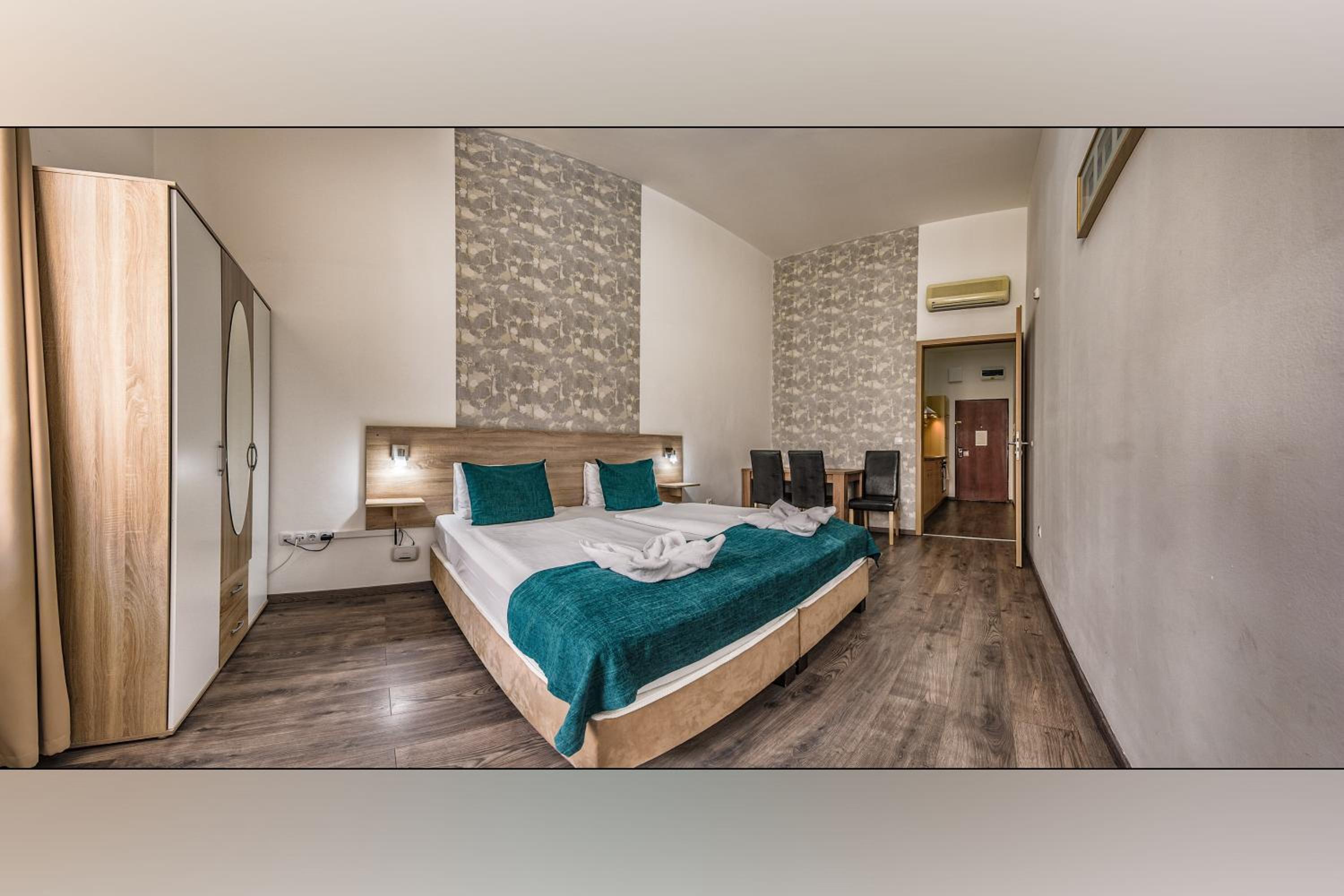 Deluxe Studio (3 Adults) - Photo 10