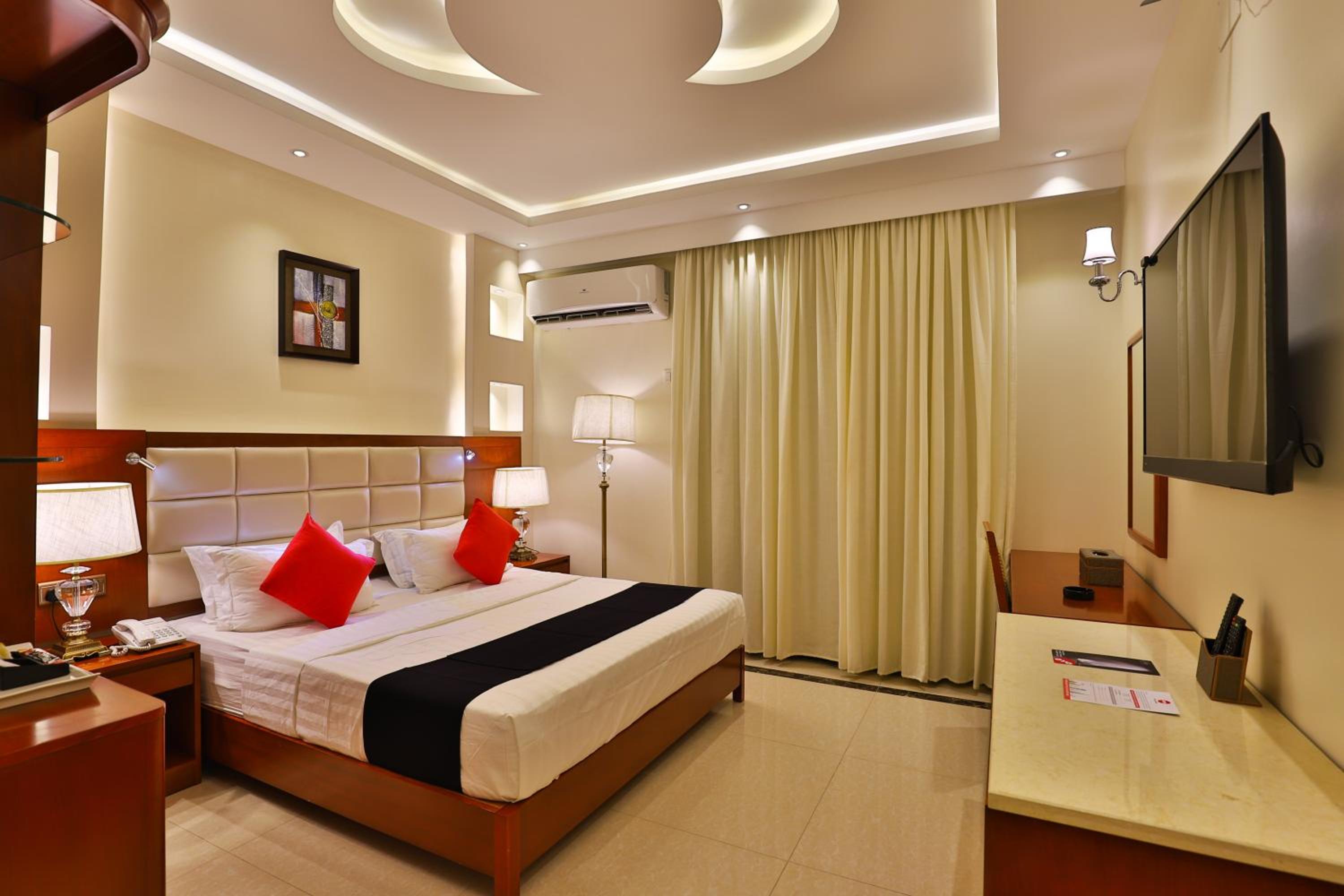 Queen Room photo 1