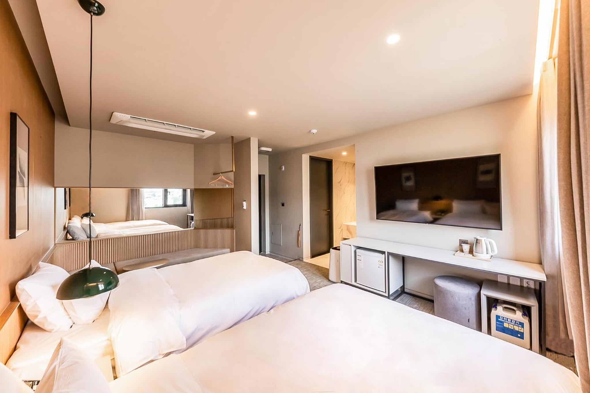 Deluxe Twin Room - Photo 2