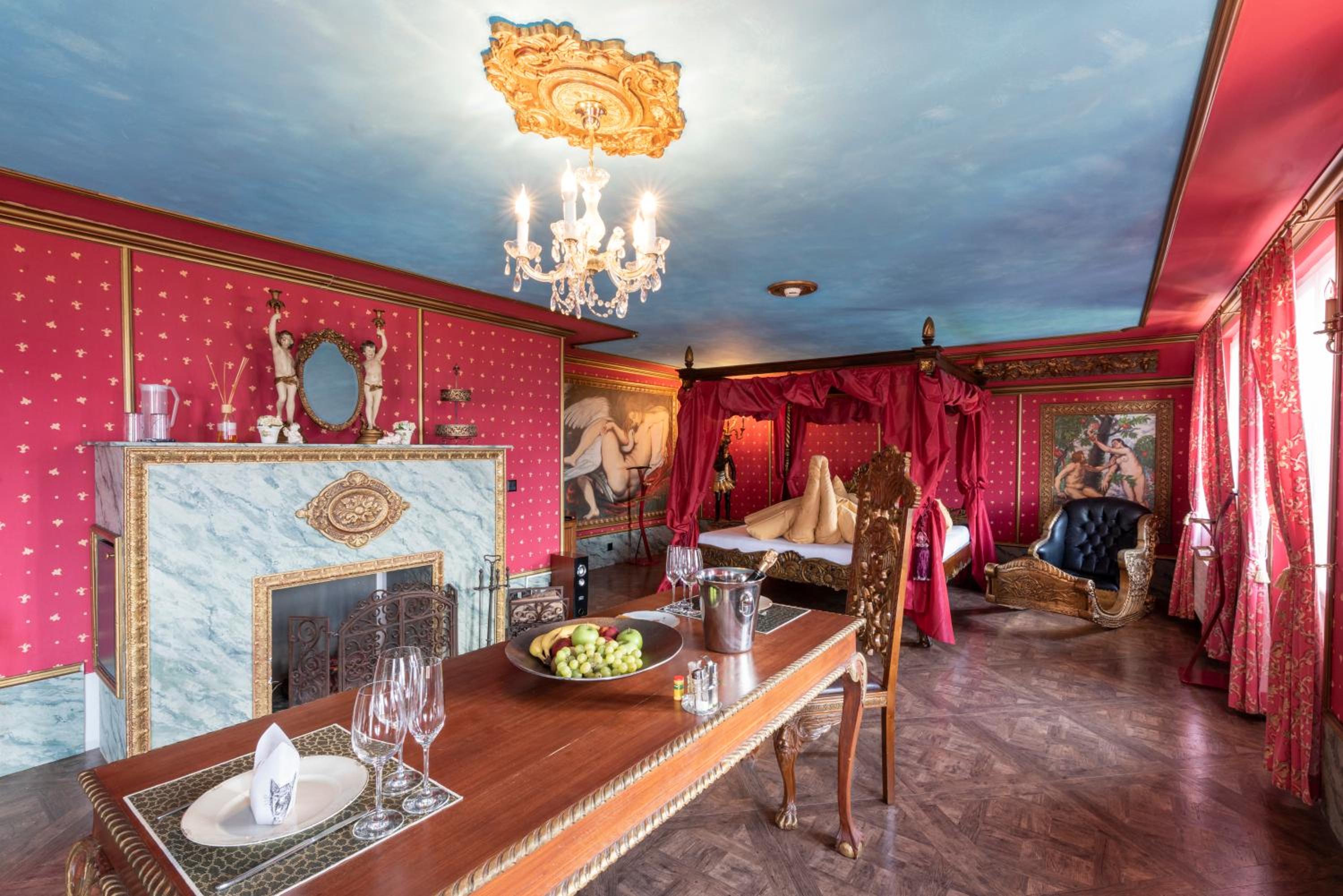Château d'amour Suite with Spa Bath - Photo 1