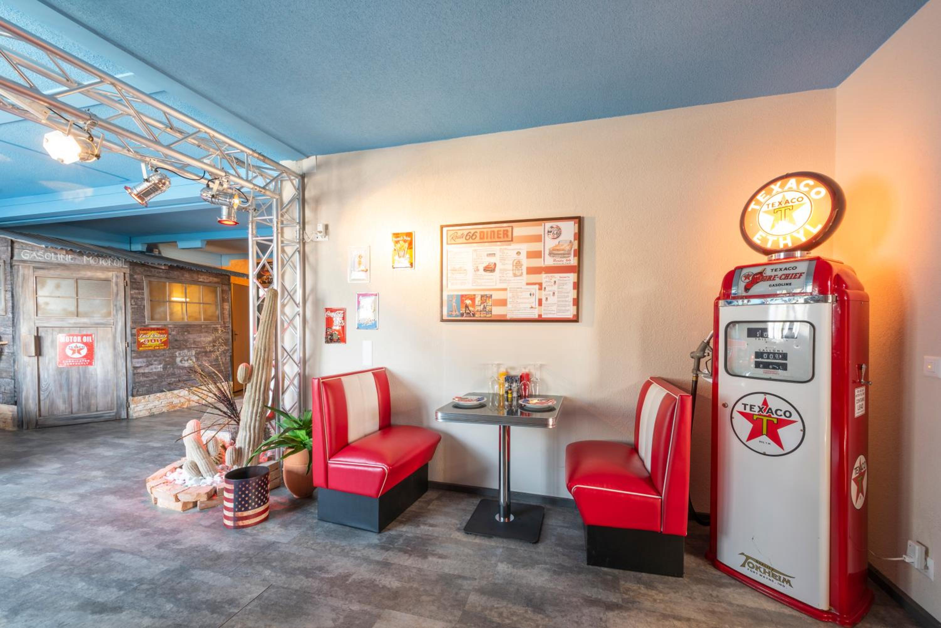 Route 66 Suite with Spa Bath - Photo 5