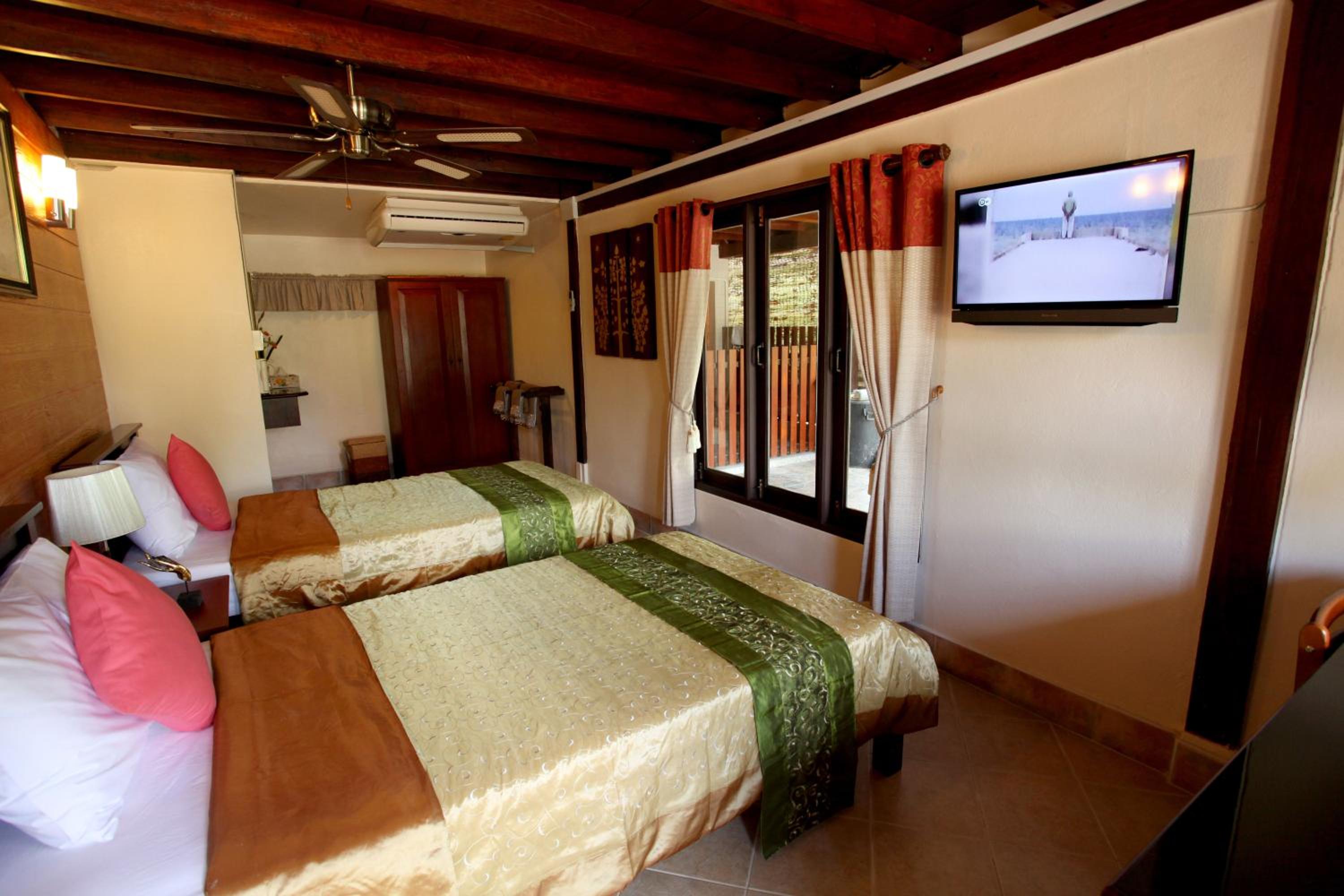 Deluxe Twin Room photo 3