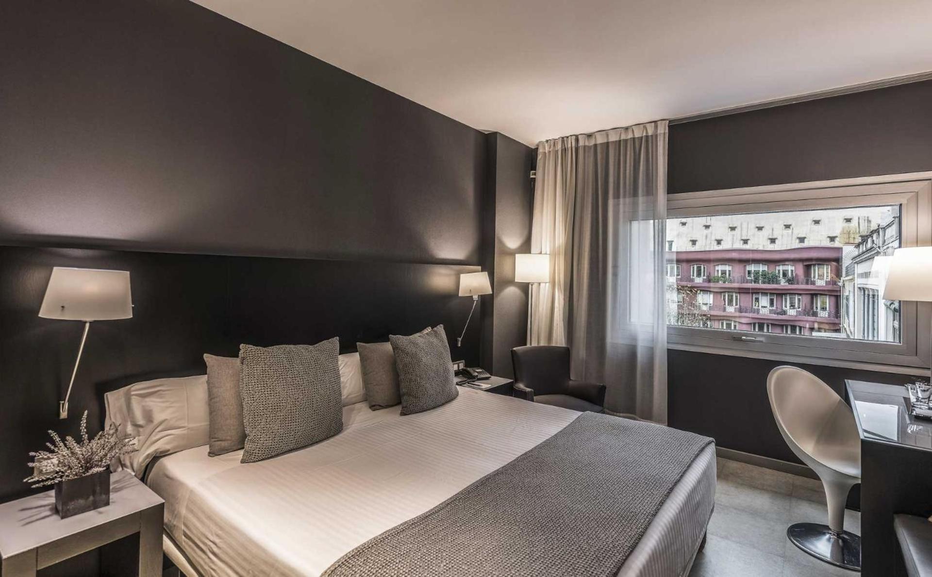 Classic Double or Twin Room with City View photo 3