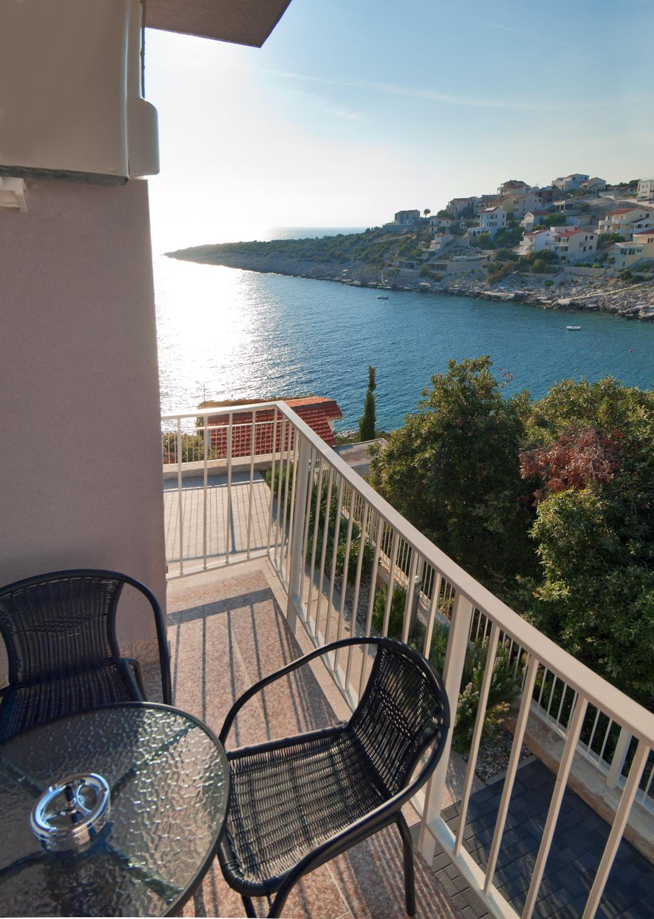 One-Bedroom Apartment with Balcony and Sea View photo 2
