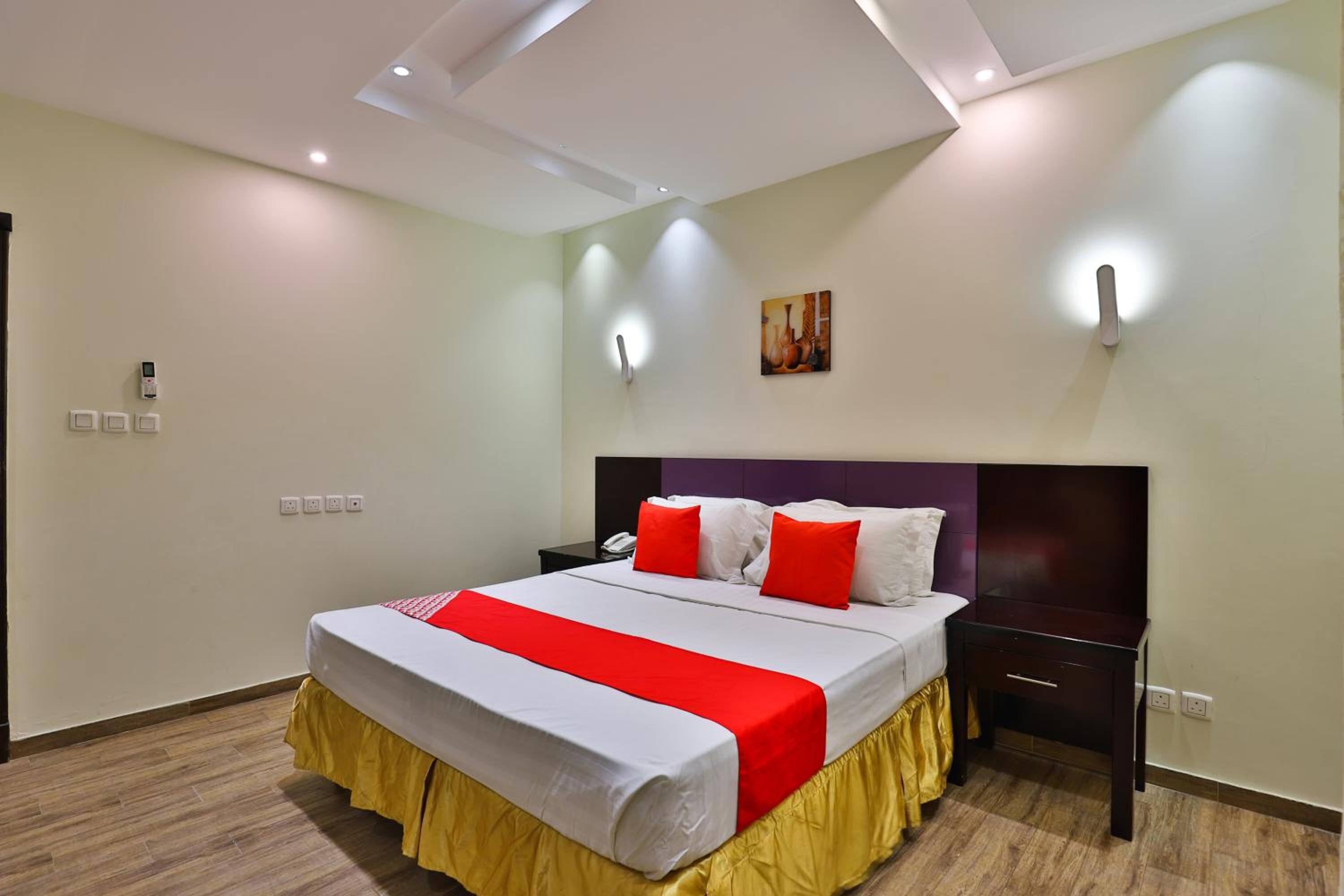 One Bedroom Deluxe Apartment photo 2