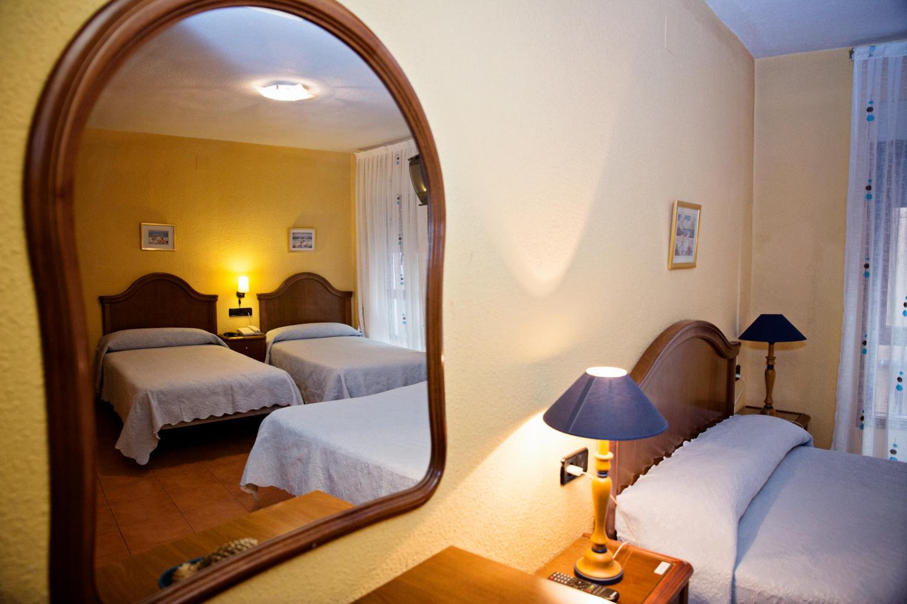 Quadruple Room - Photo 3