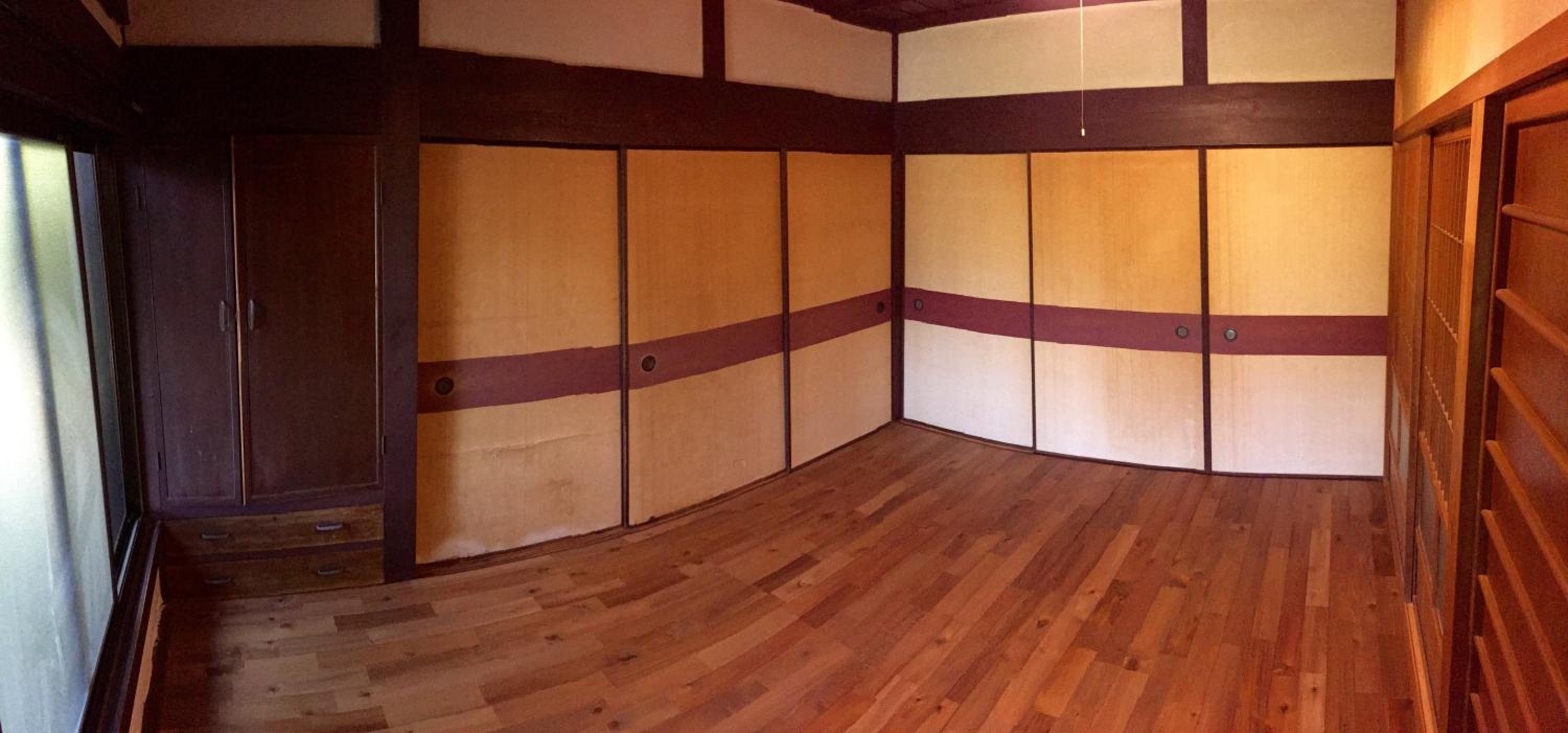 Superior Family Room photo 3