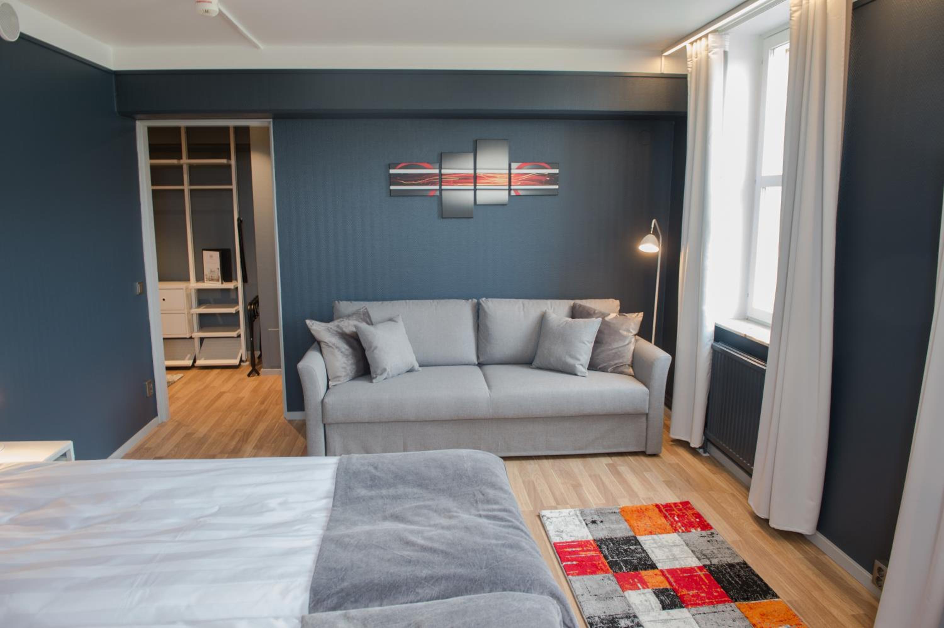 Standard Family Room - Photo 3