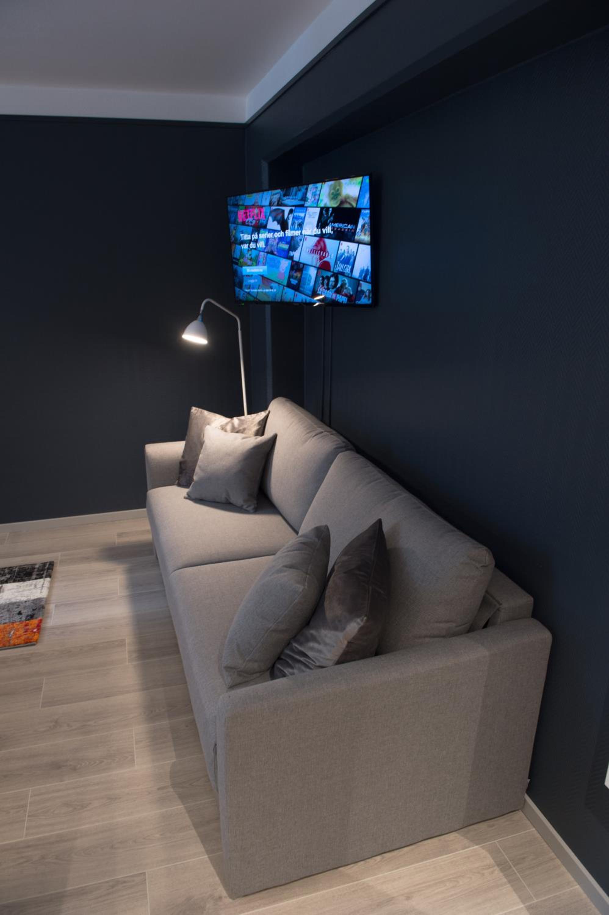 Family Room - Photo 6
