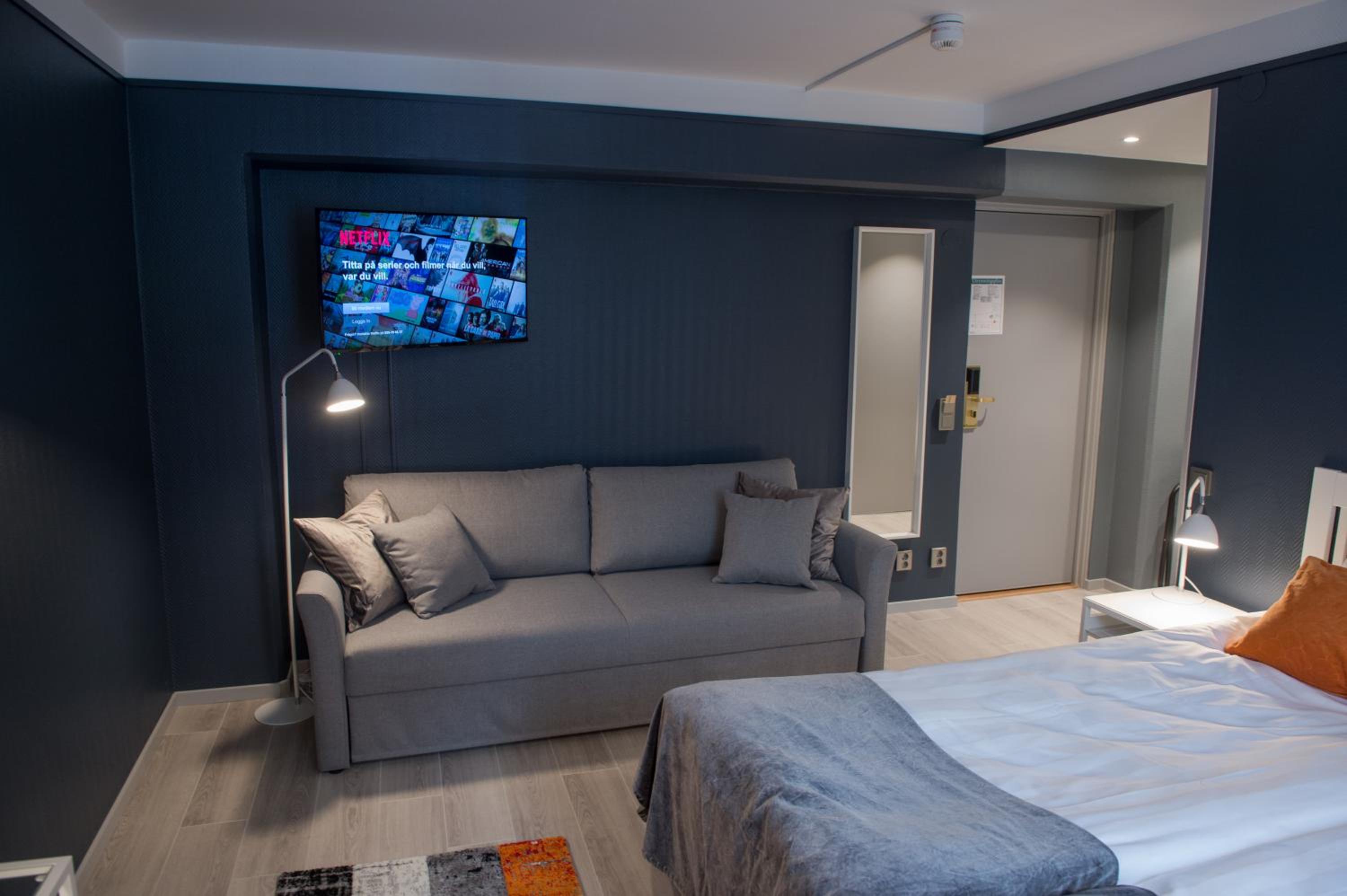 Family Room - Photo 3