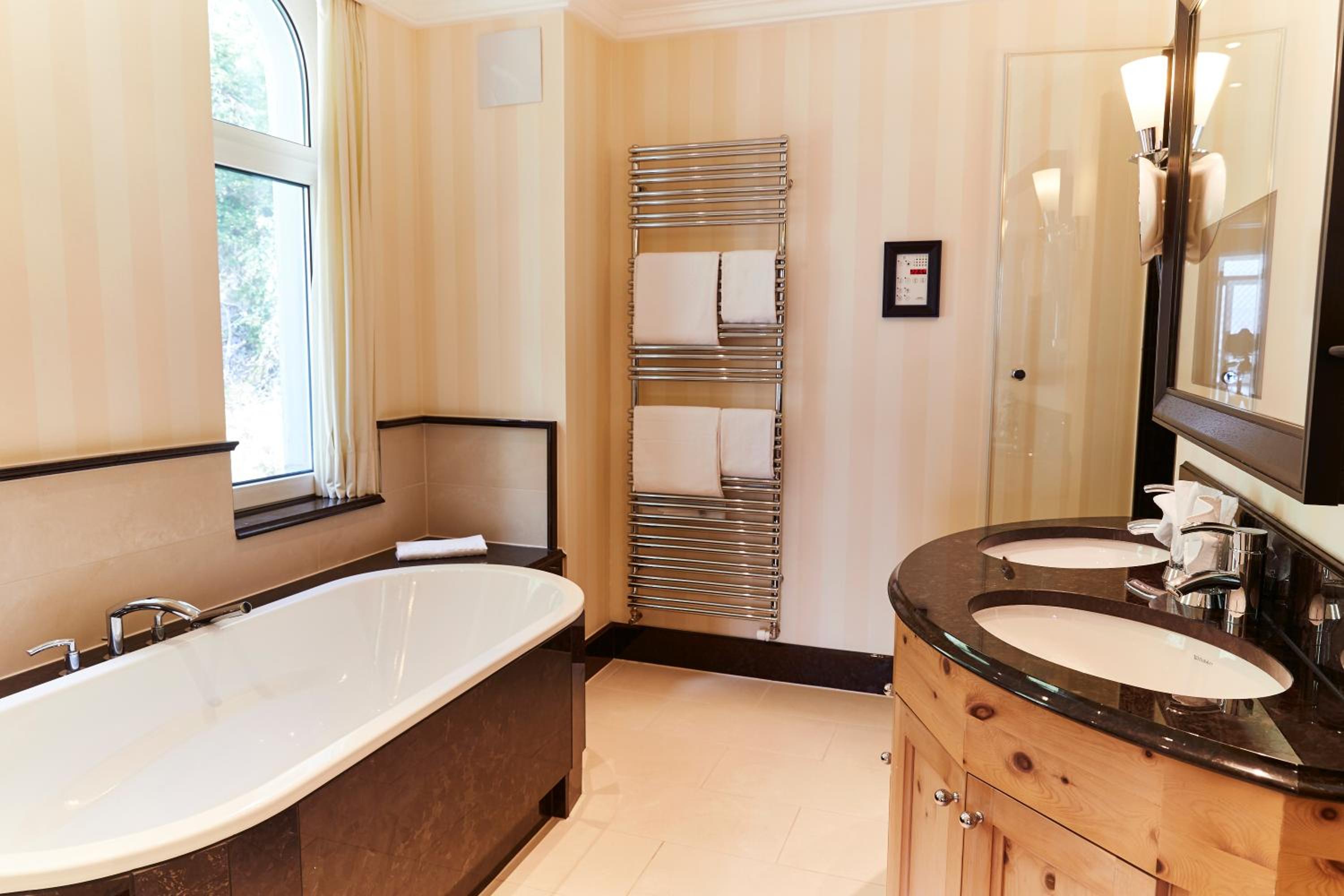 Deluxe Suite - Photo 2