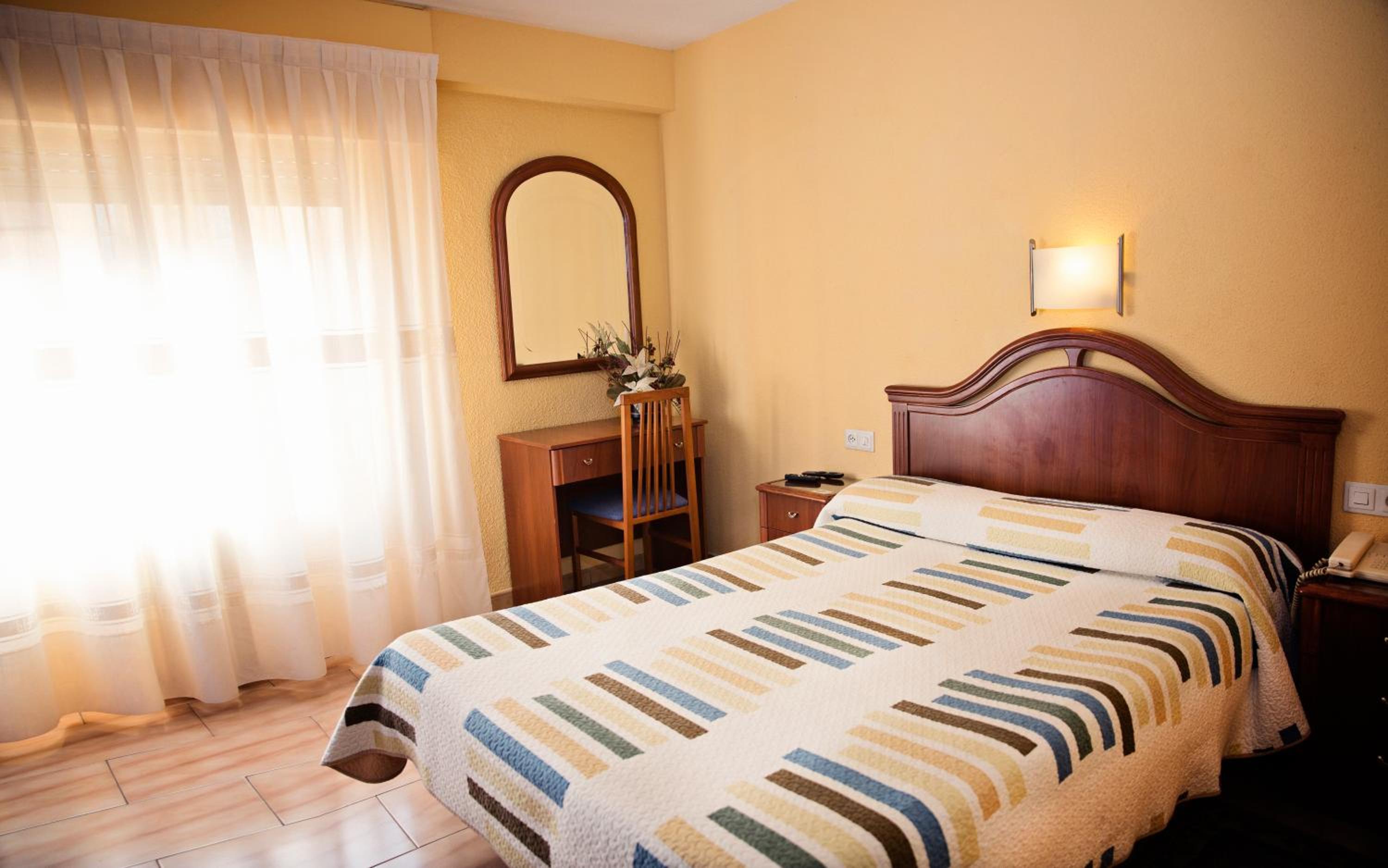 Standard Double Room - Photo 5
