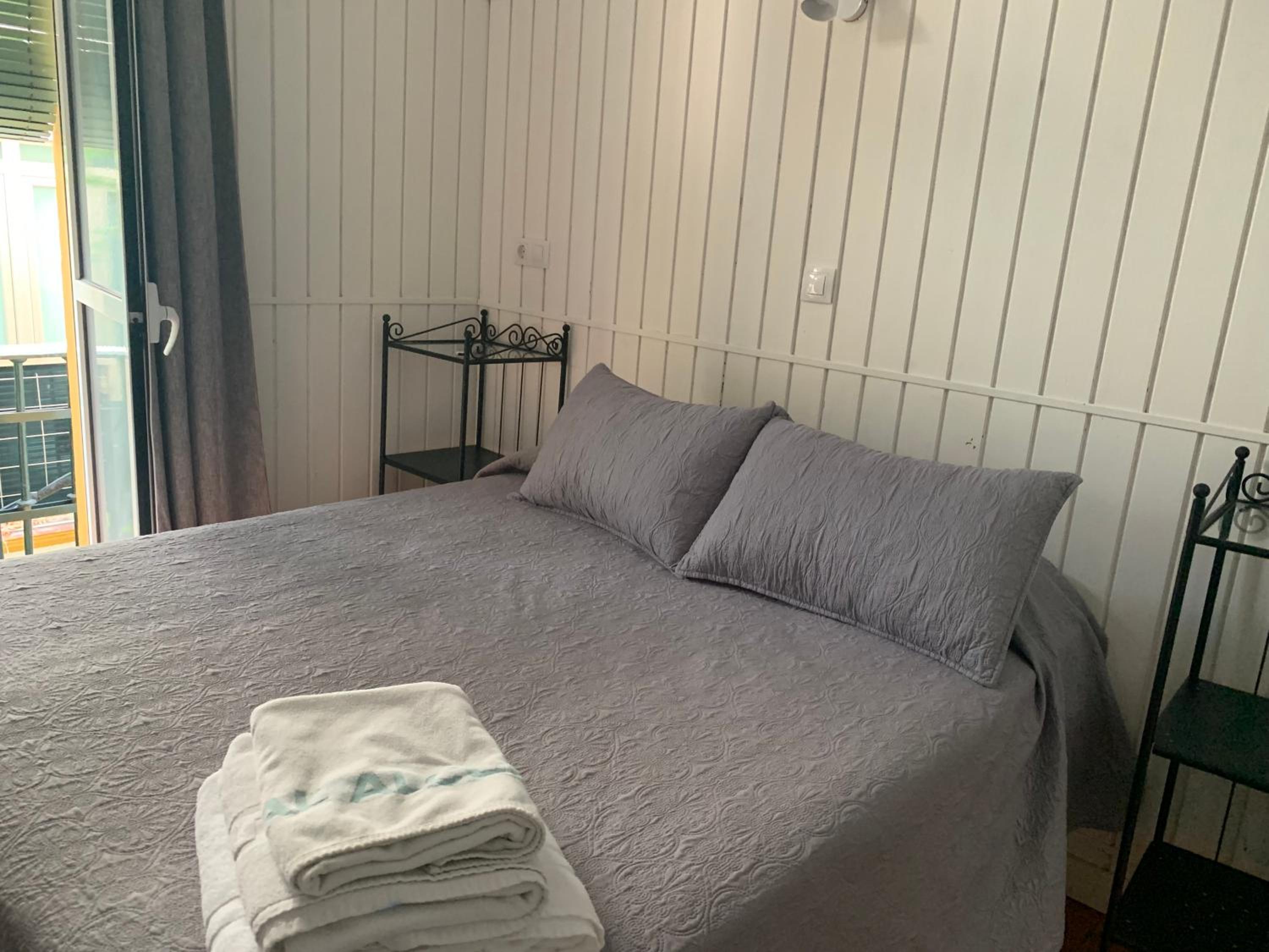 Double Room with Private Bathroom - Photo 13