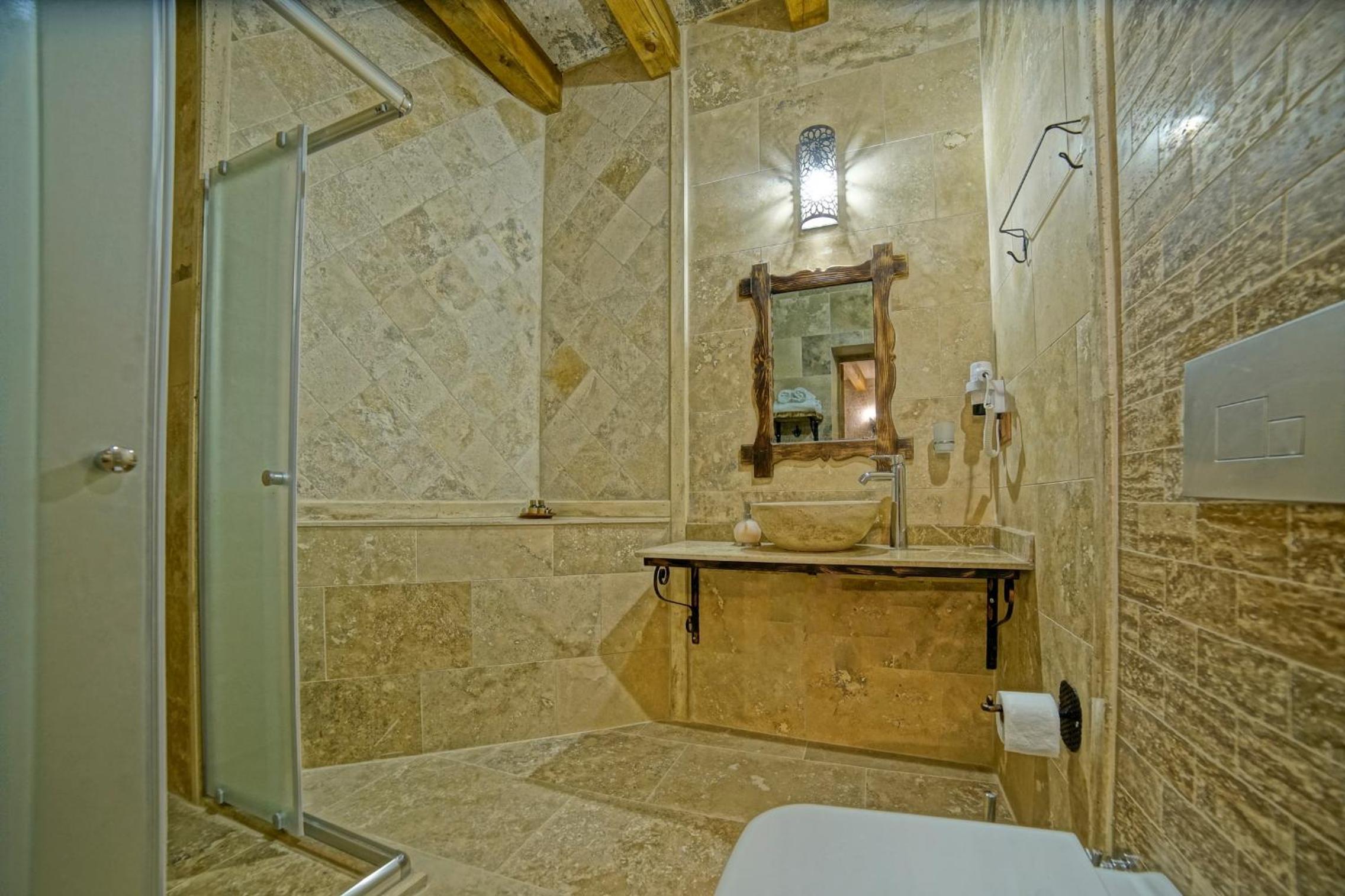Deluxe Suite - Photo 3