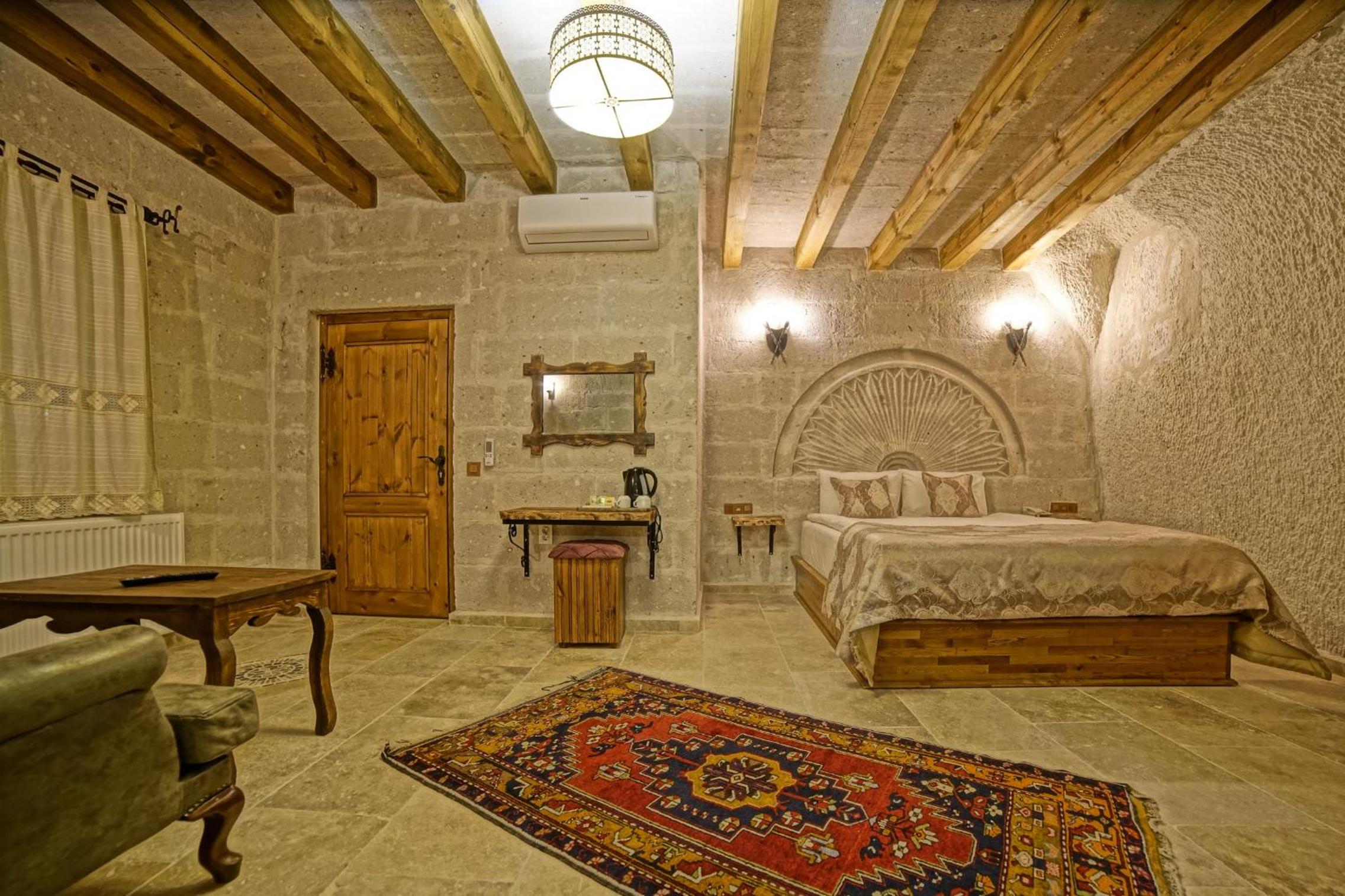 Deluxe Suite - Photo 2