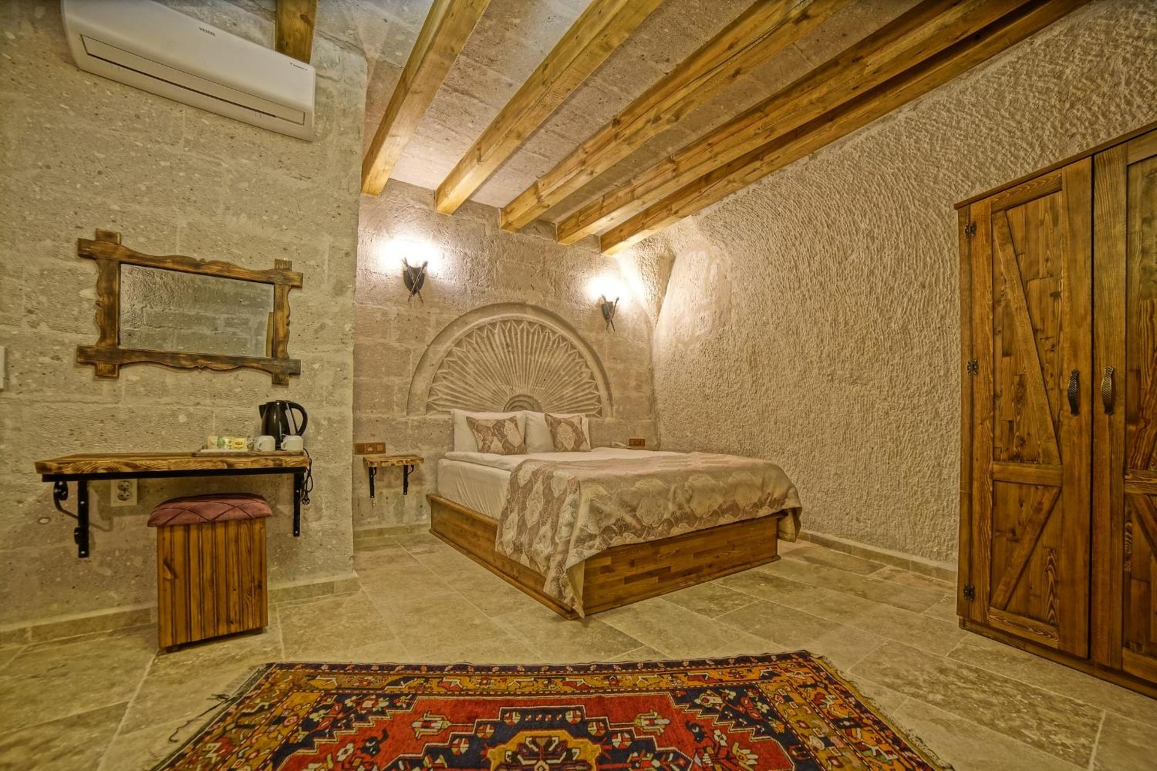Deluxe Suite - Photo 1
