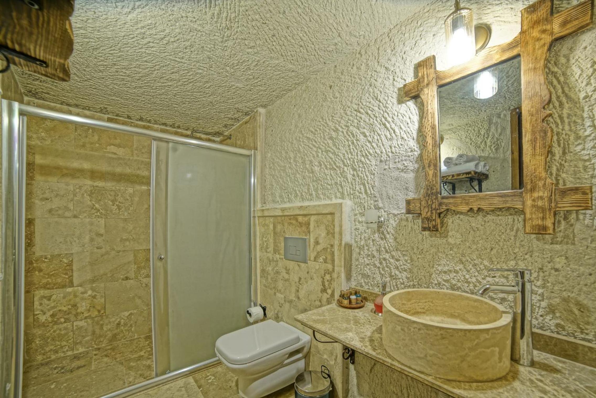 Superior Suite - Photo 7