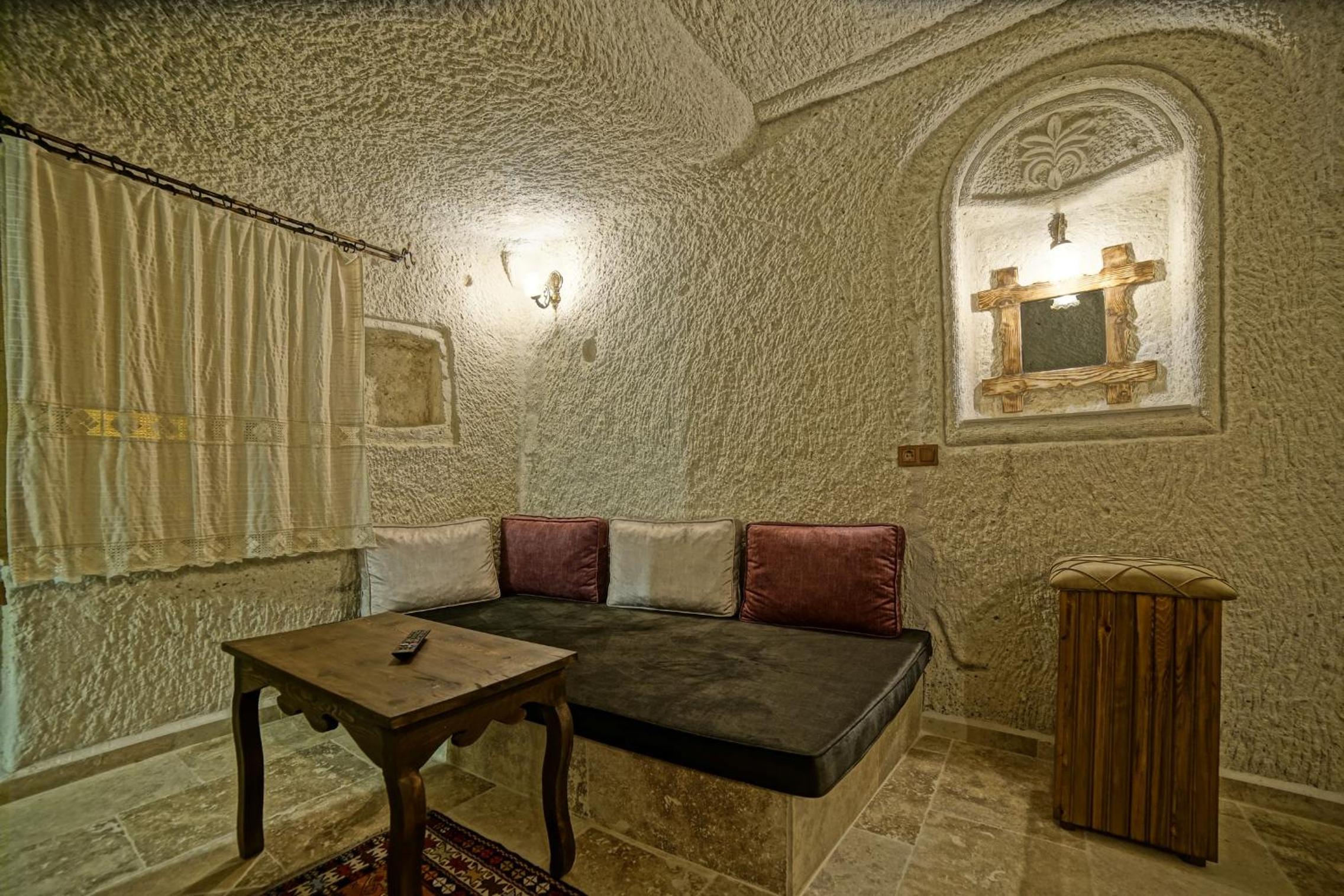Superior Suite - Photo 5