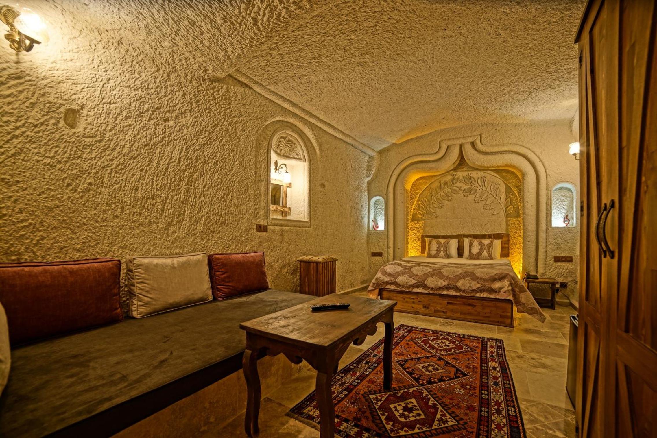 Superior Suite - Photo 3