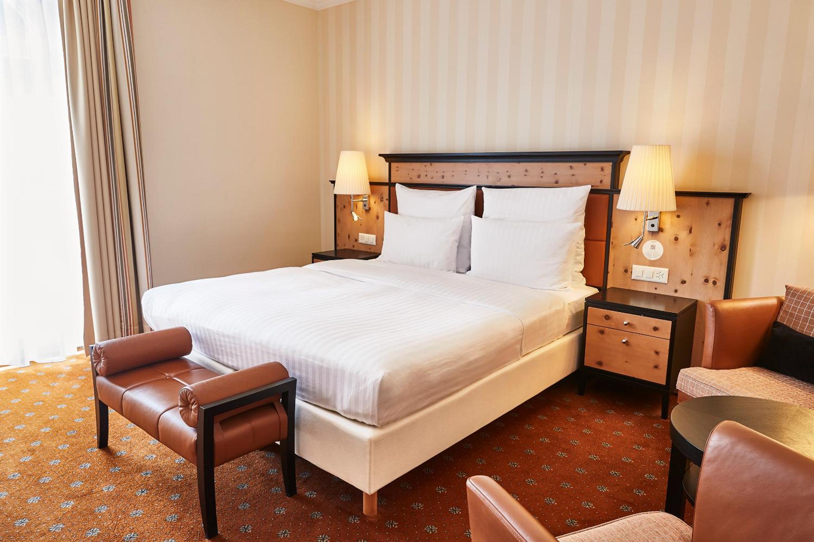 Senior Suite - Photo 1