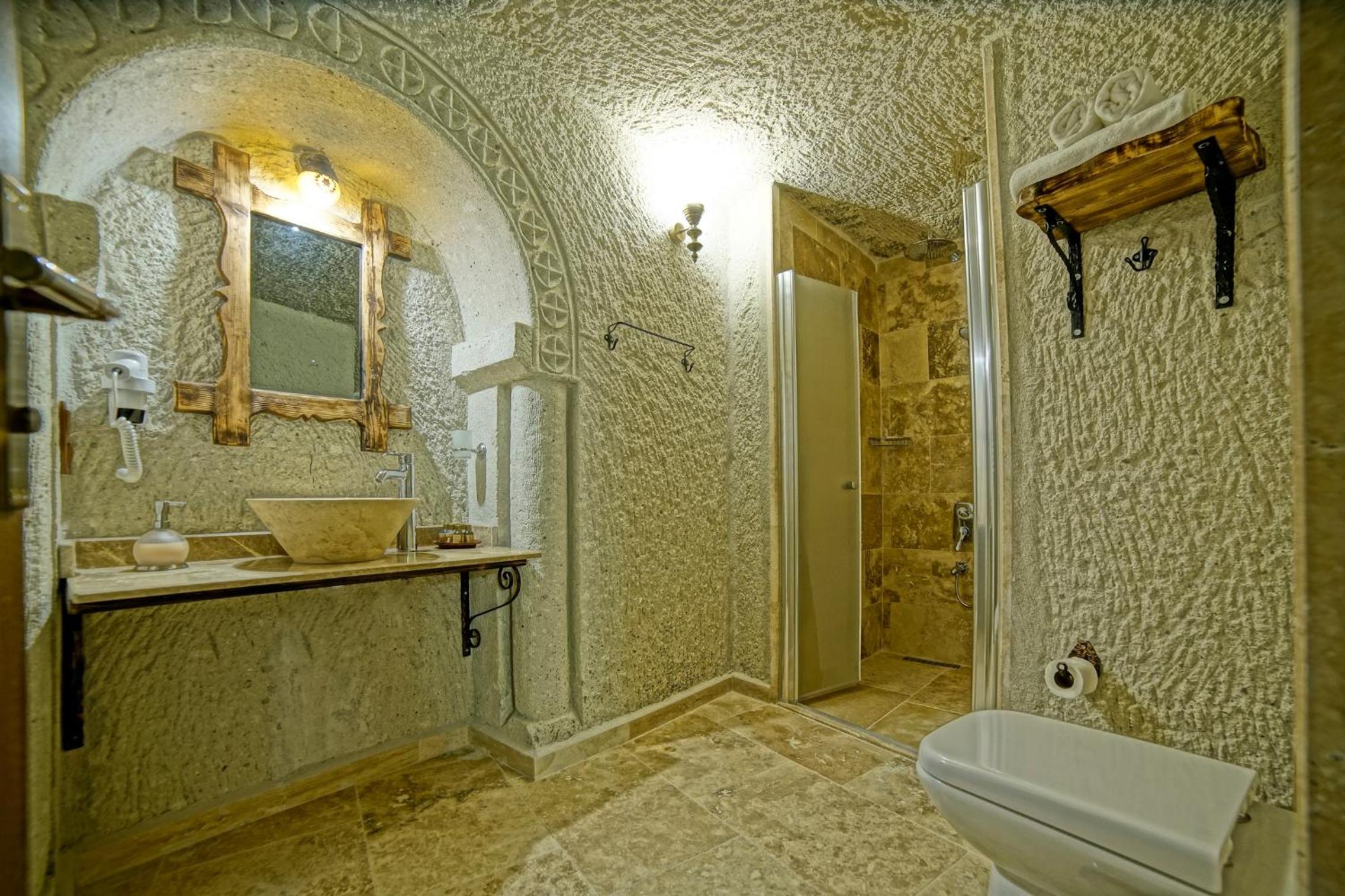 Superior Suite - Photo 6